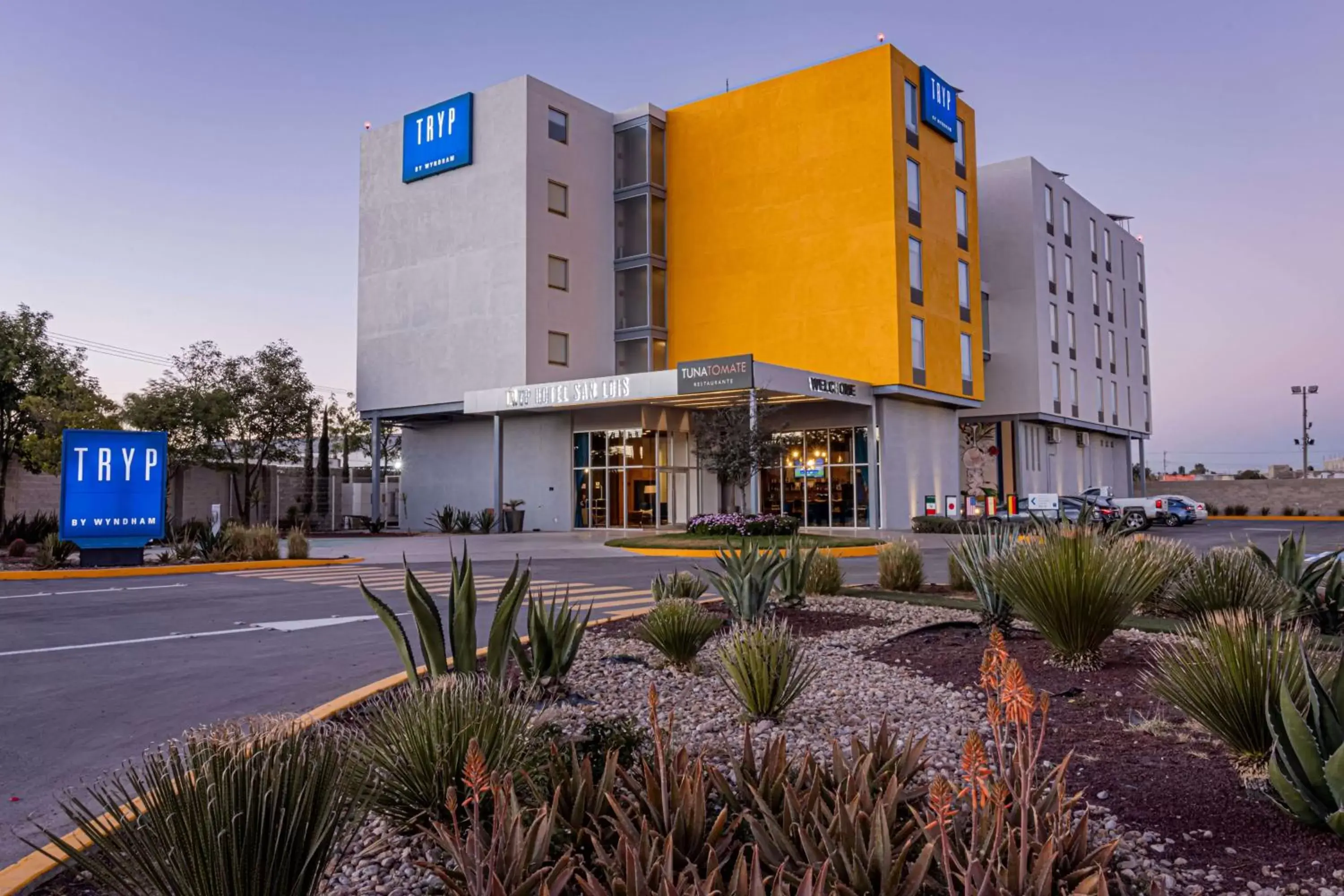 Property Building in TRYP by Wyndham San Luis Potosi Hotel & Suites