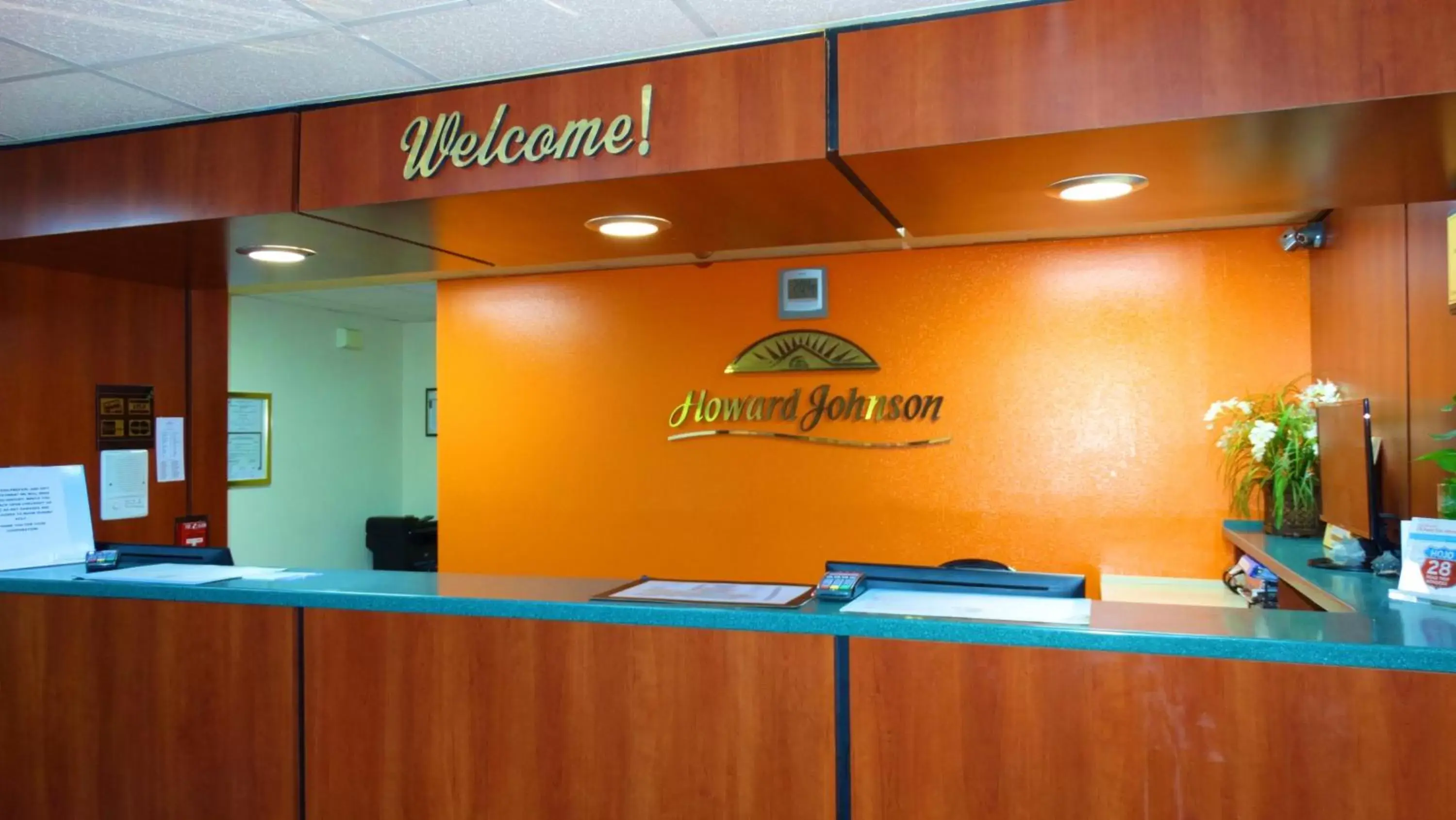 Lobby or reception in Howard Johnson by Wyndham Savannah GA Lobby or reception in Howard Johnson by Wyndham Savannah GA