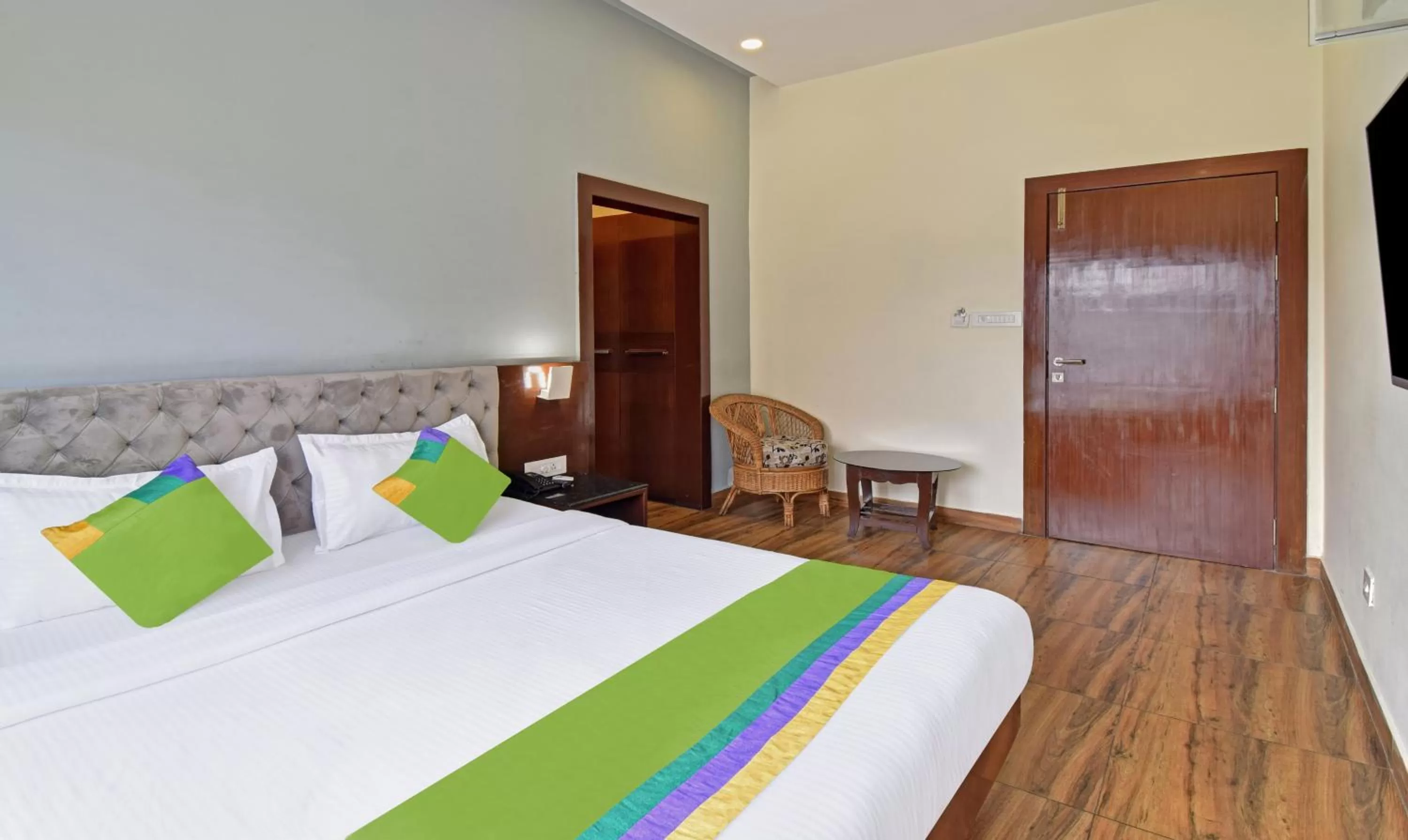 Bedroom, Bed in Treebo Sky Point