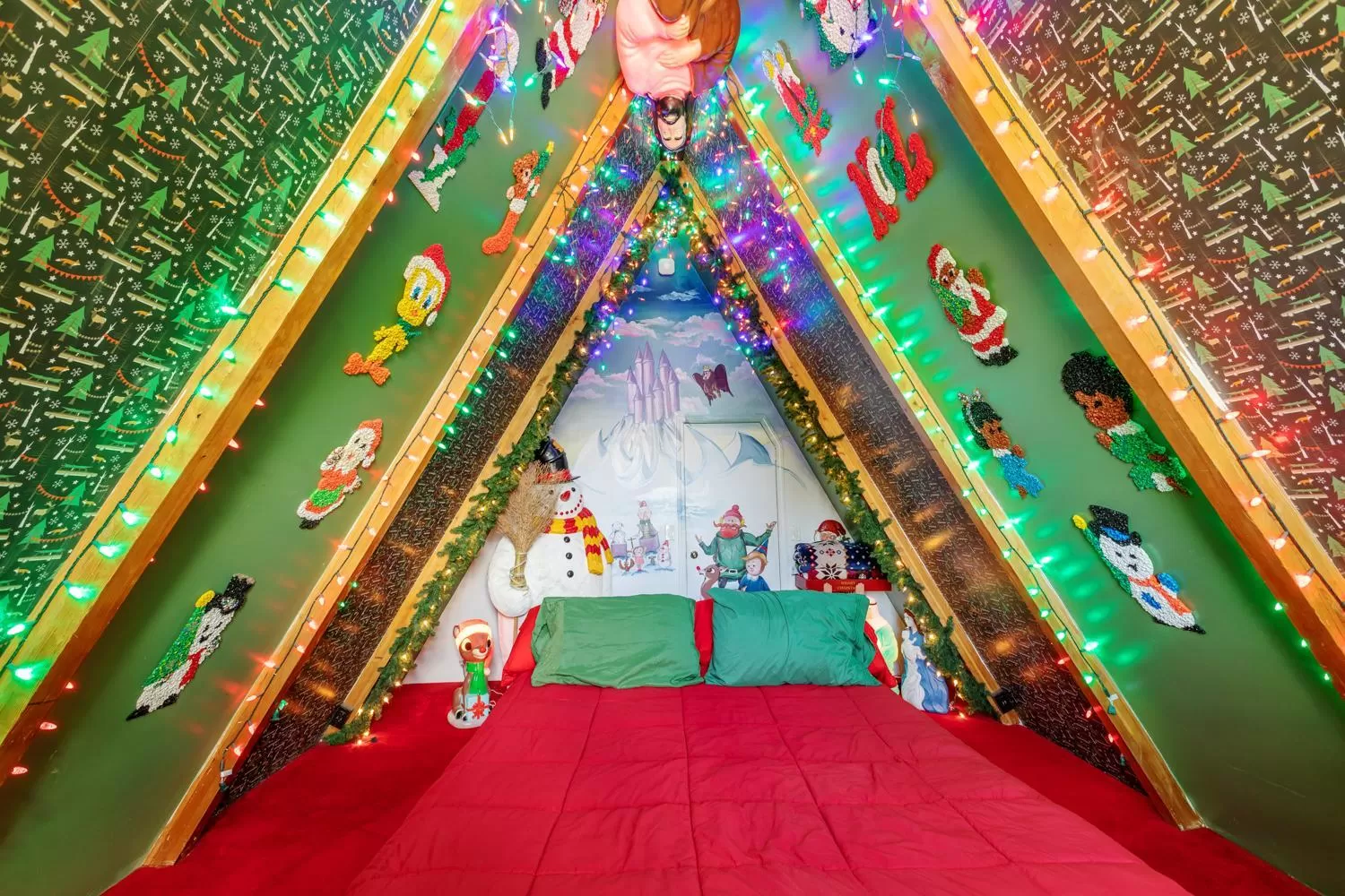 Bed, Banquet Facilities in Hicksville Pines Chalets & Motel