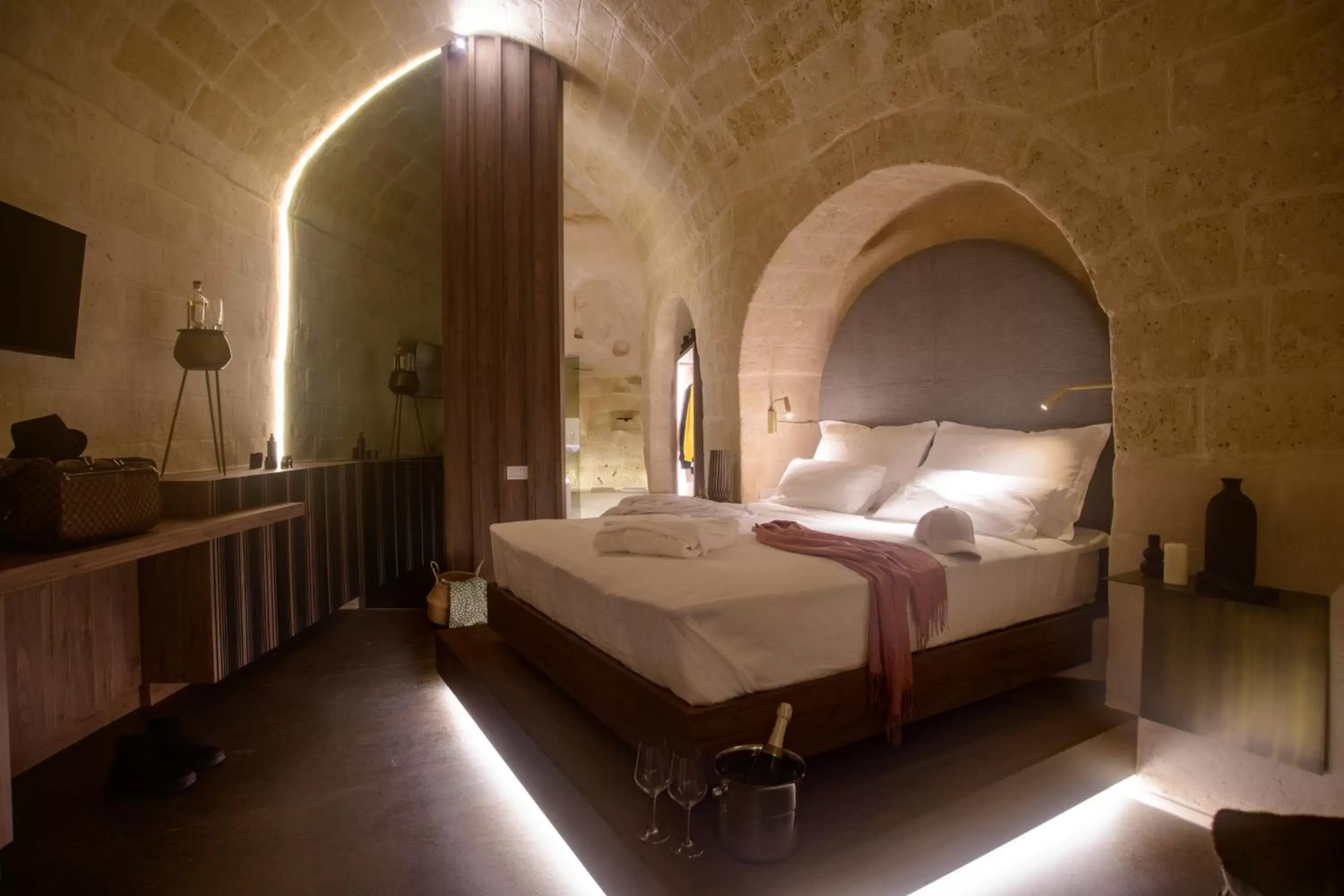 Bedroom, Bed in Le Malve Cave Retreat