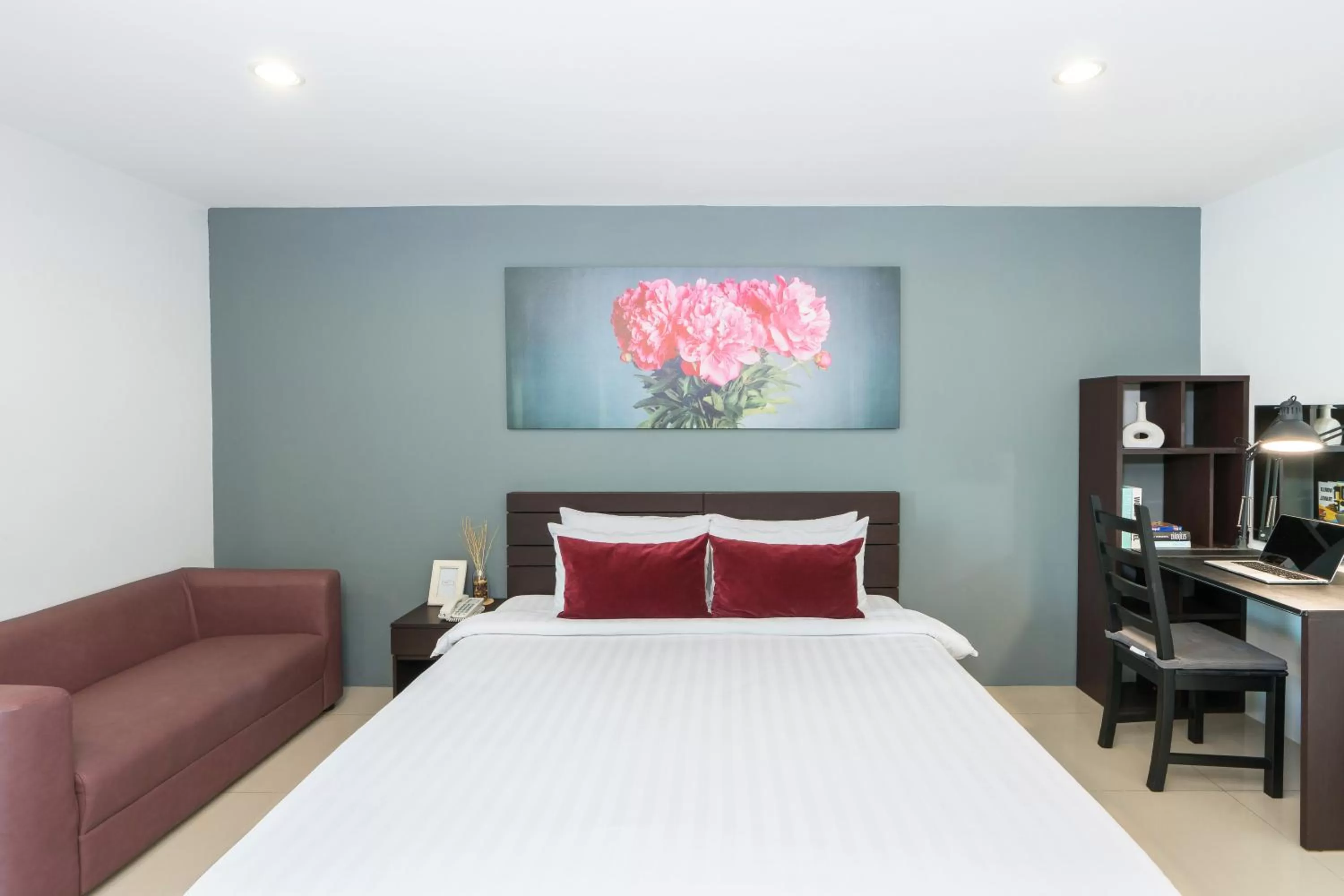 Bed in De Botan Srinakarin Hotel & Residence