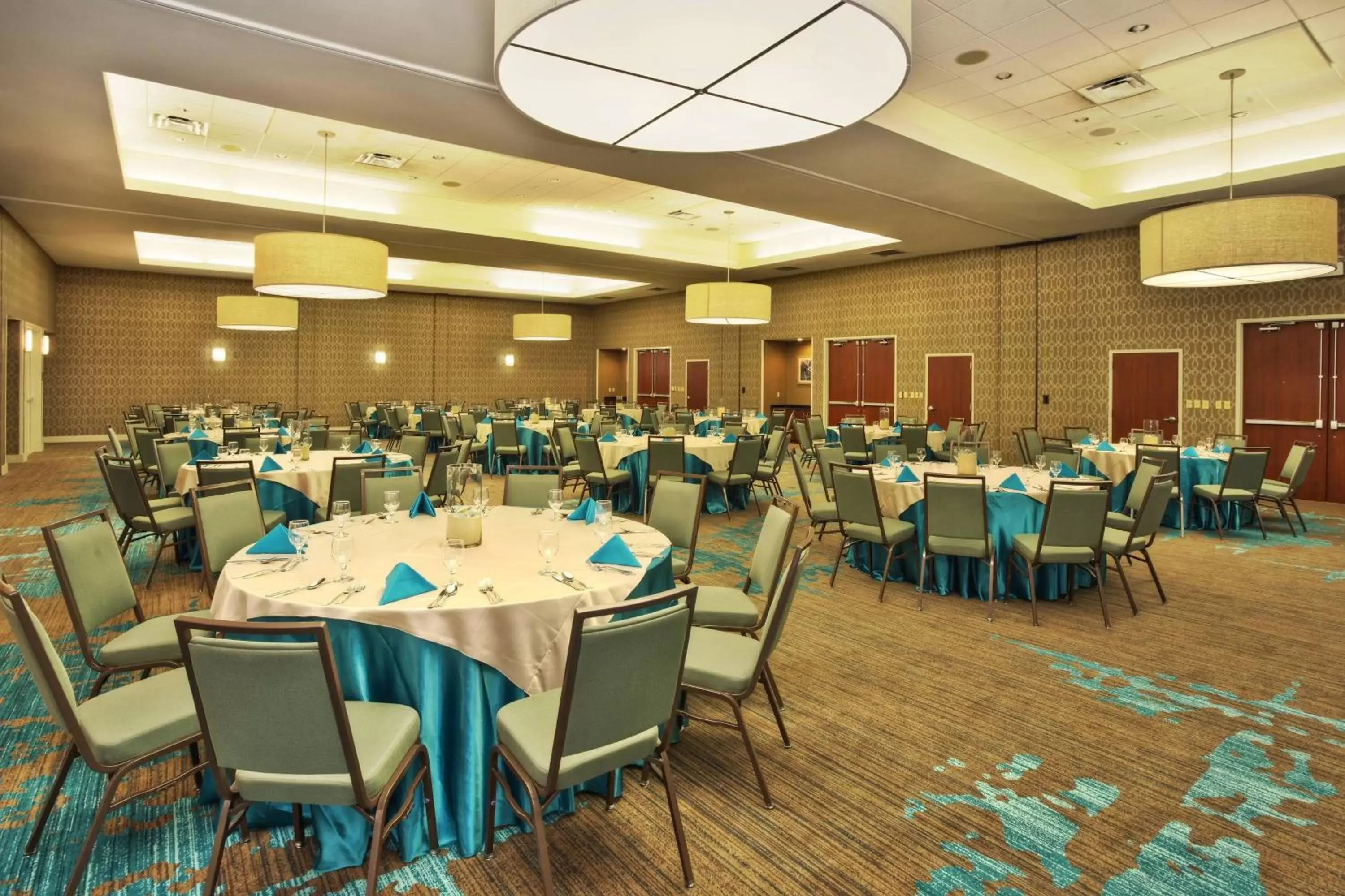 Meeting/conference room, Restaurant/Places to Eat in Courtyard by Marriott Gulfport Beachfront