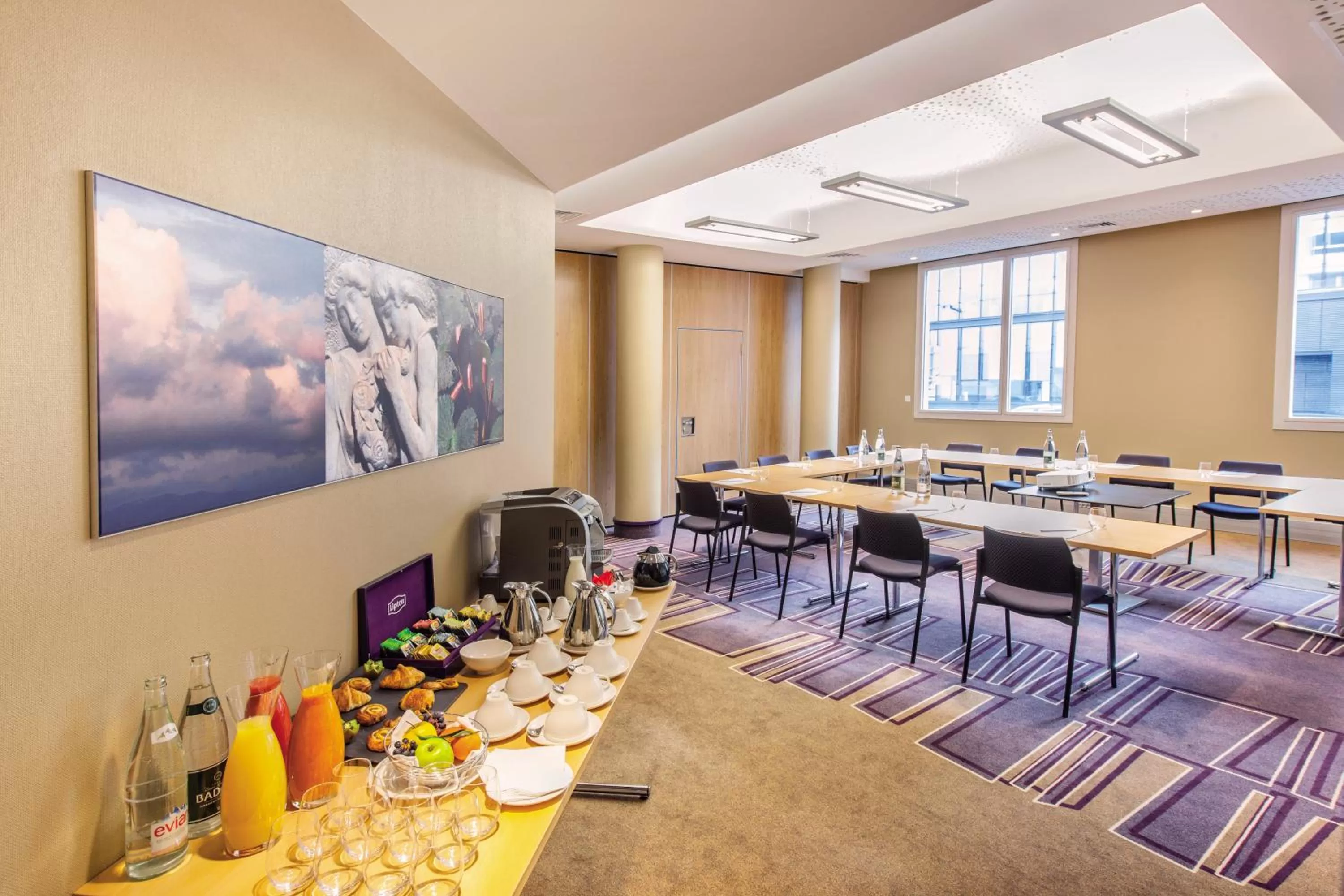 Business facilities in Spark by Hilton Lyon Ouest