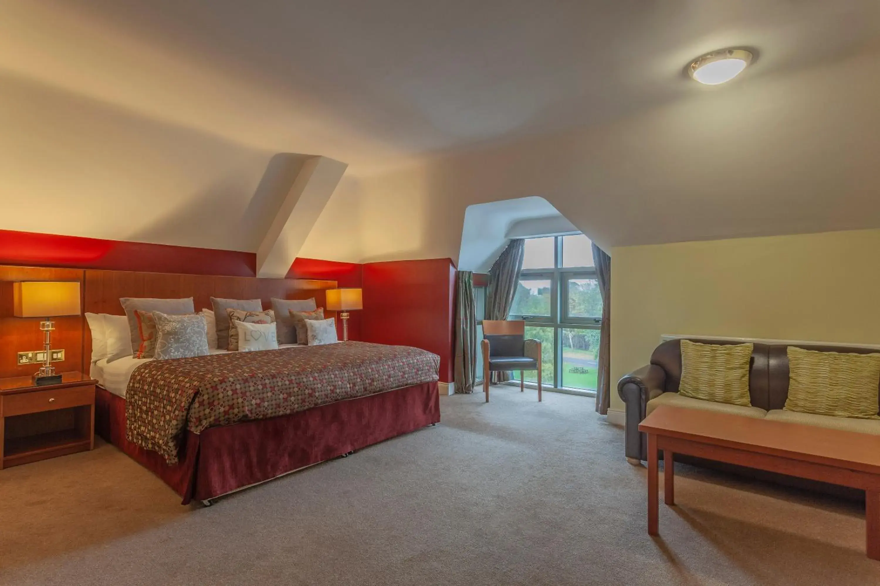 Bedroom in Silverbirch Hotel