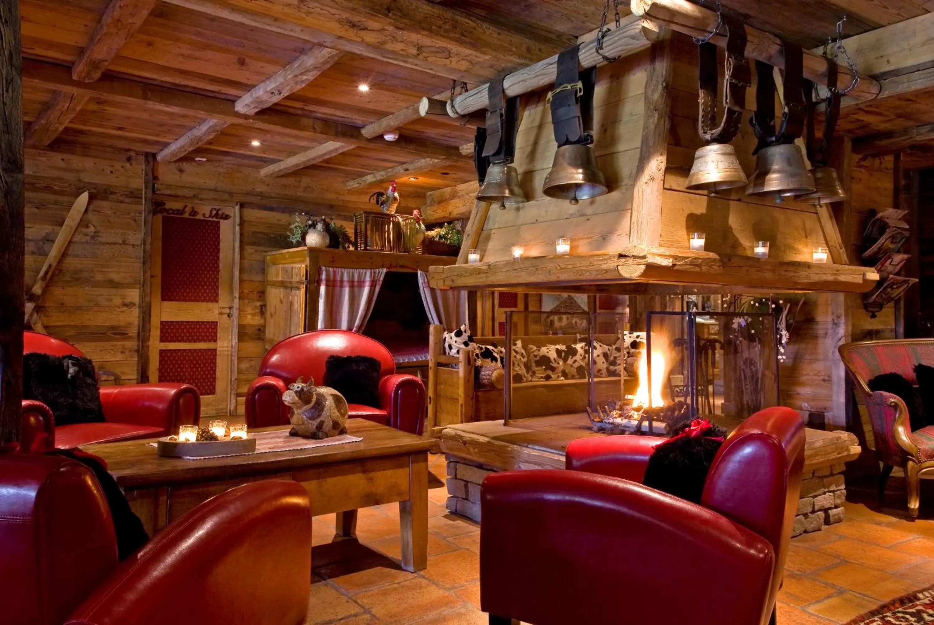 Lounge or bar in Les Grands Montets Hotel & Spa