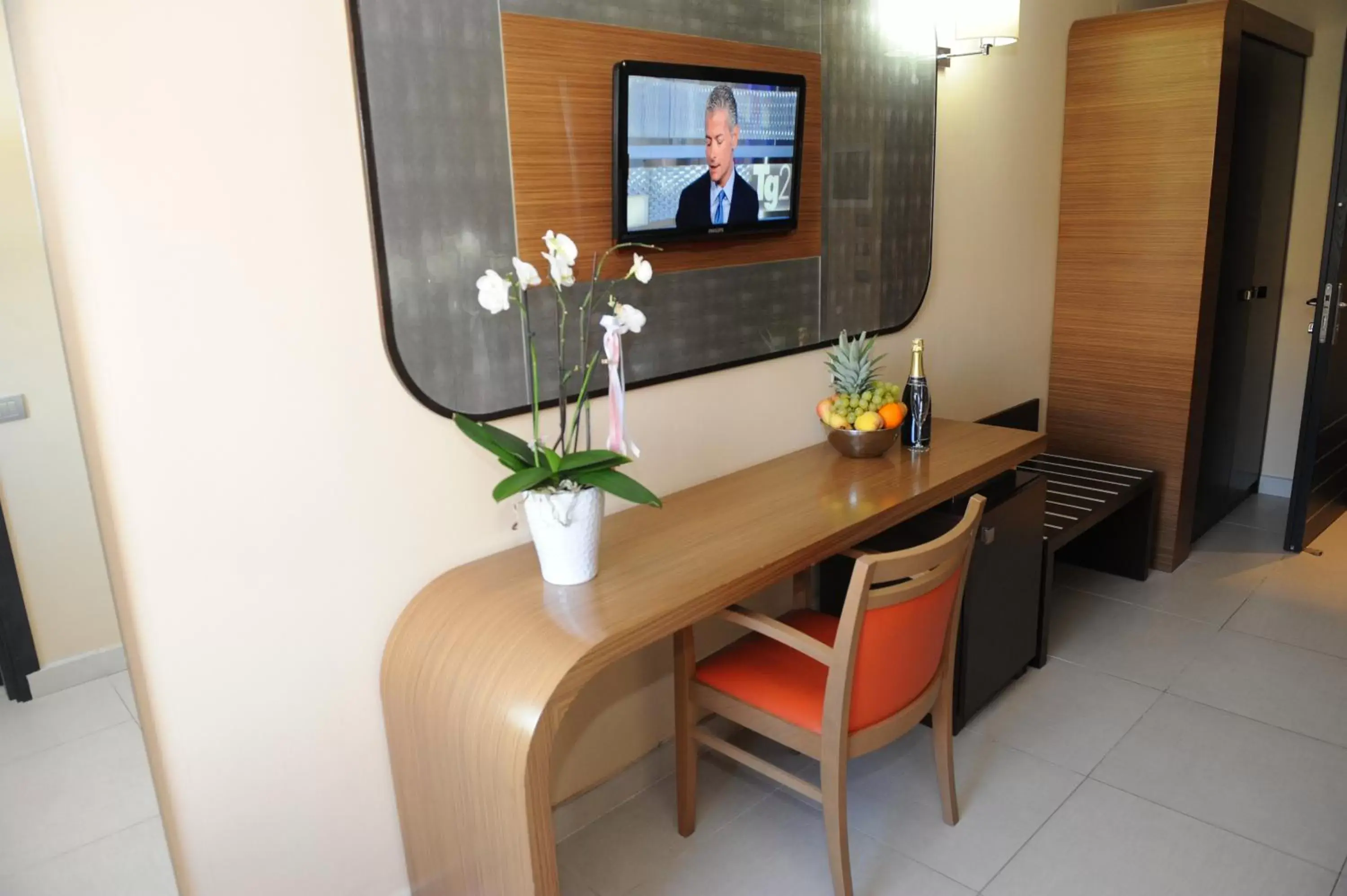 Photo of the whole room, TV/Entertainment Center in Hotel Ristorante La Campagnola