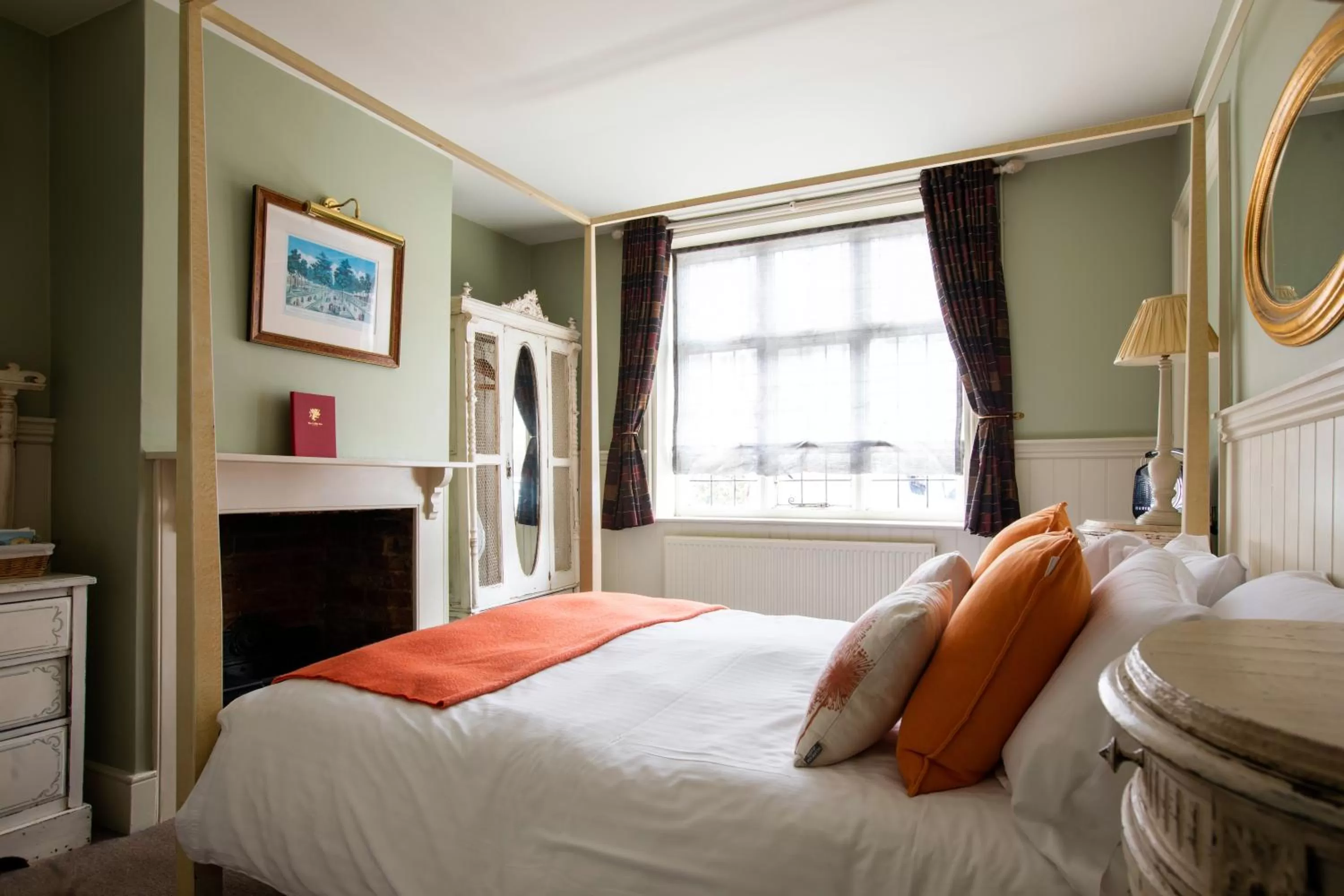 Bedroom, Bed in The Griffin Inn