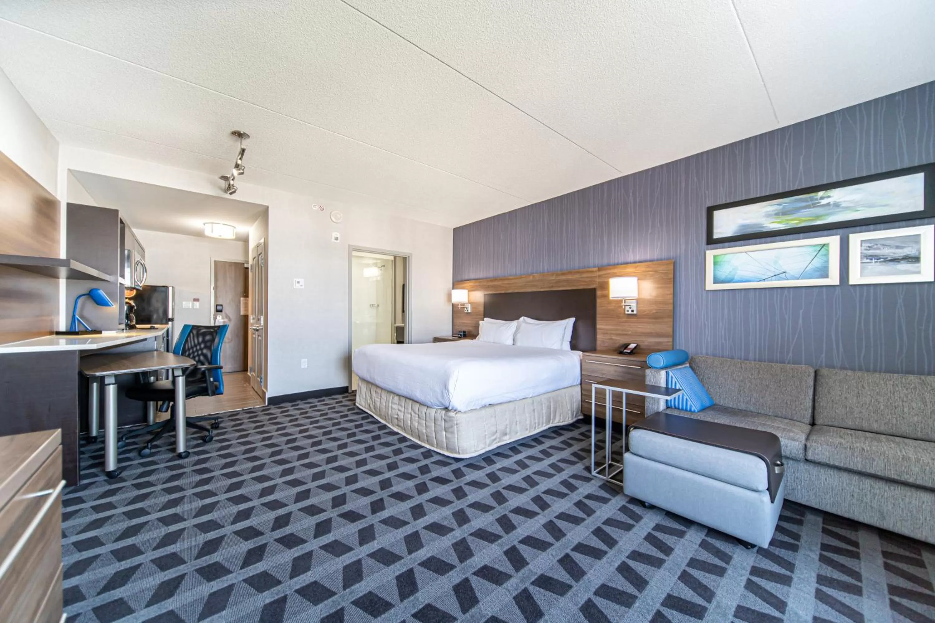 Photo of the whole room, Bed in TownePlace Suites by Marriott Brantford and Conference Centre