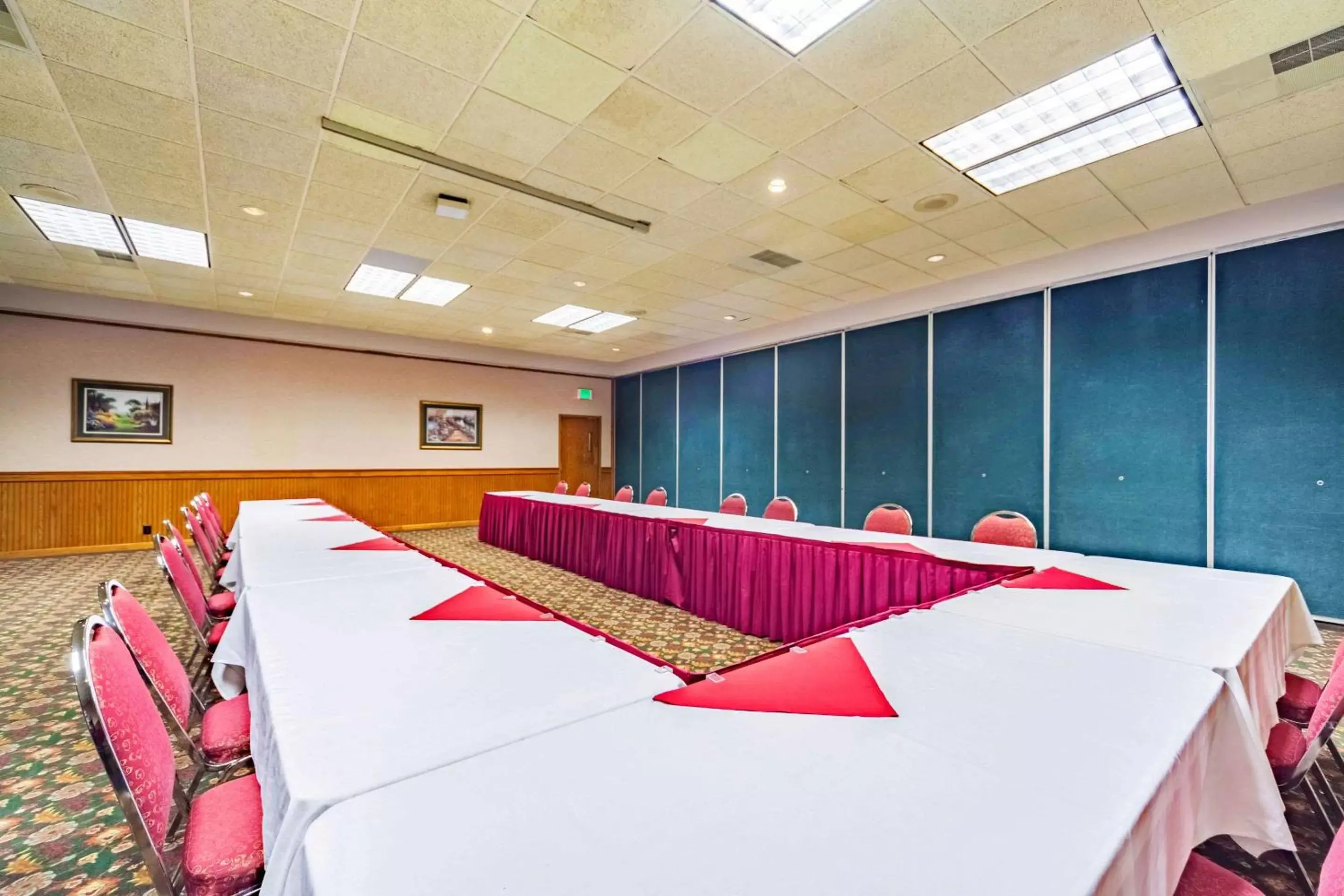 Meeting/conference room in Suburban Studios I-80 Grand Island