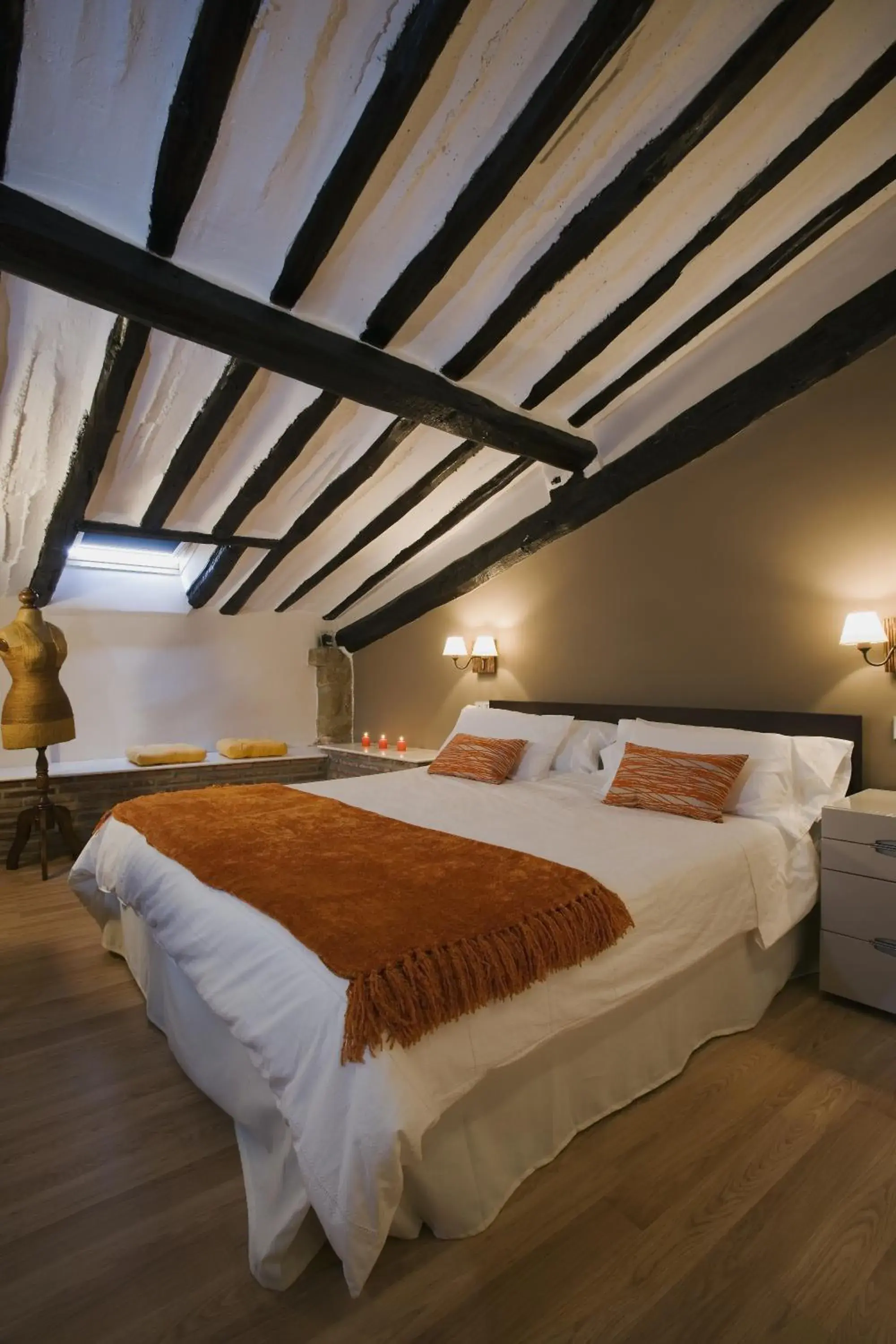 Photo of the whole room, Bed in Hospedería Señorío de Briñas