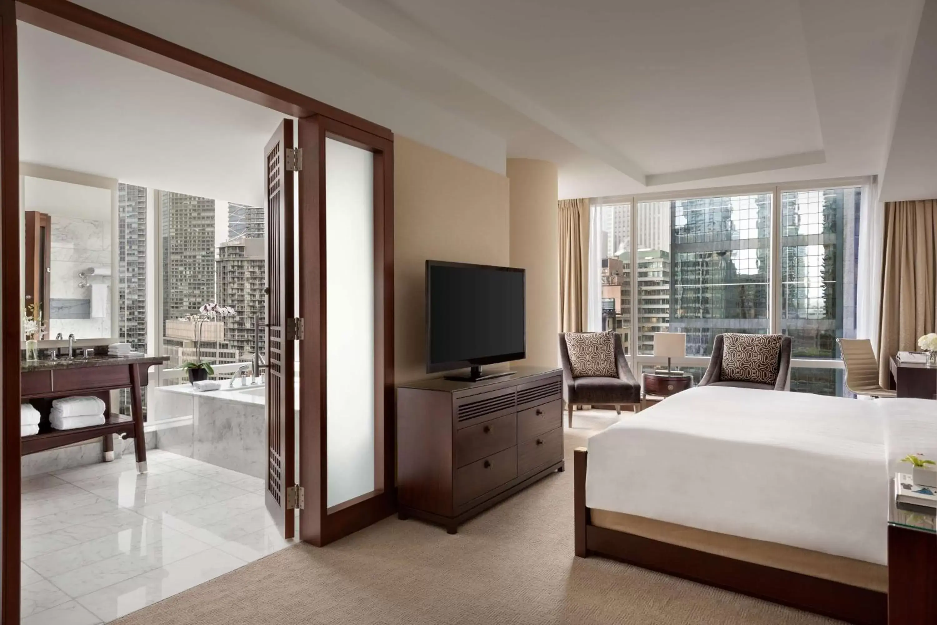 Bedroom in Shangri-La Toronto