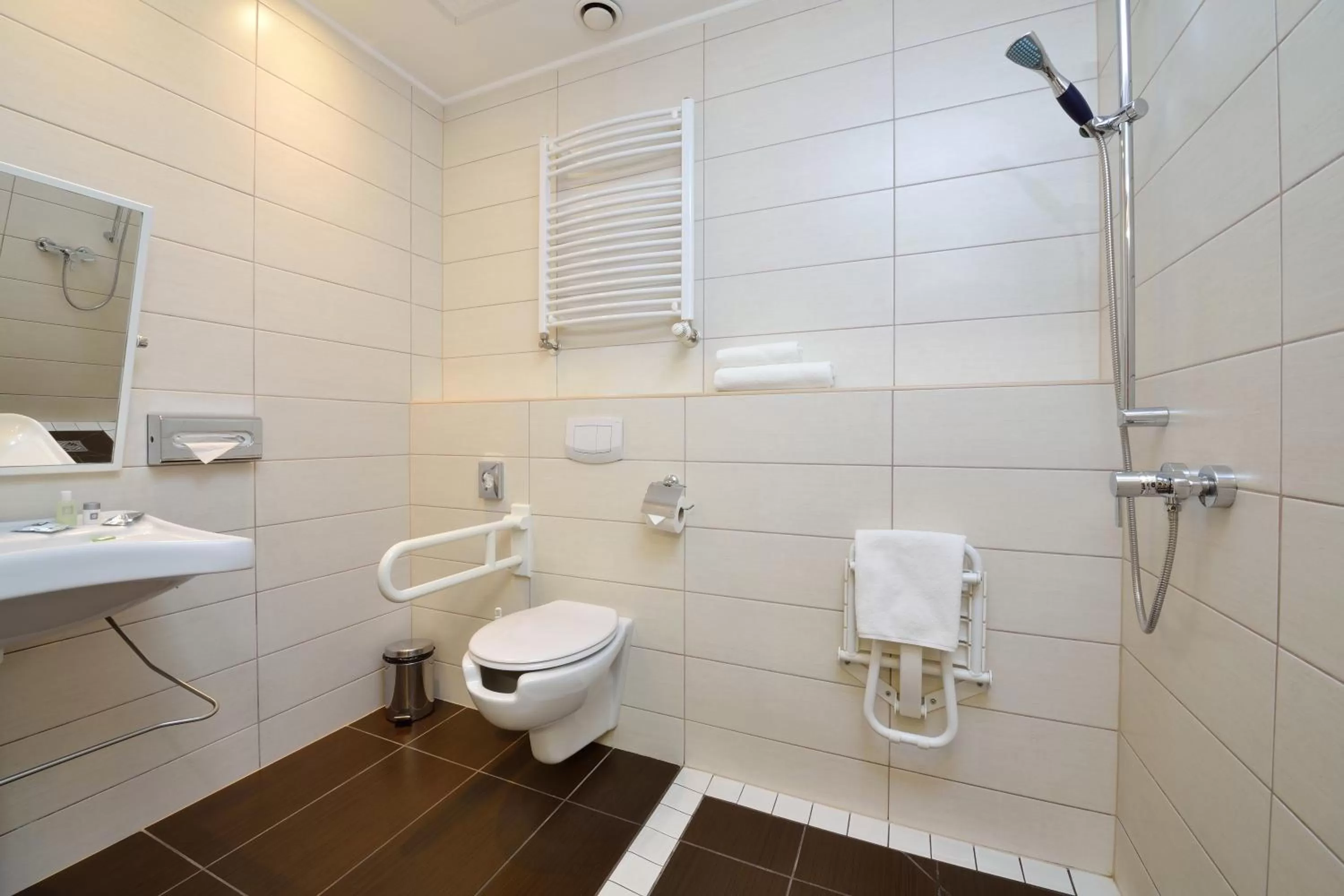 Bathroom in Promenade City Hotel