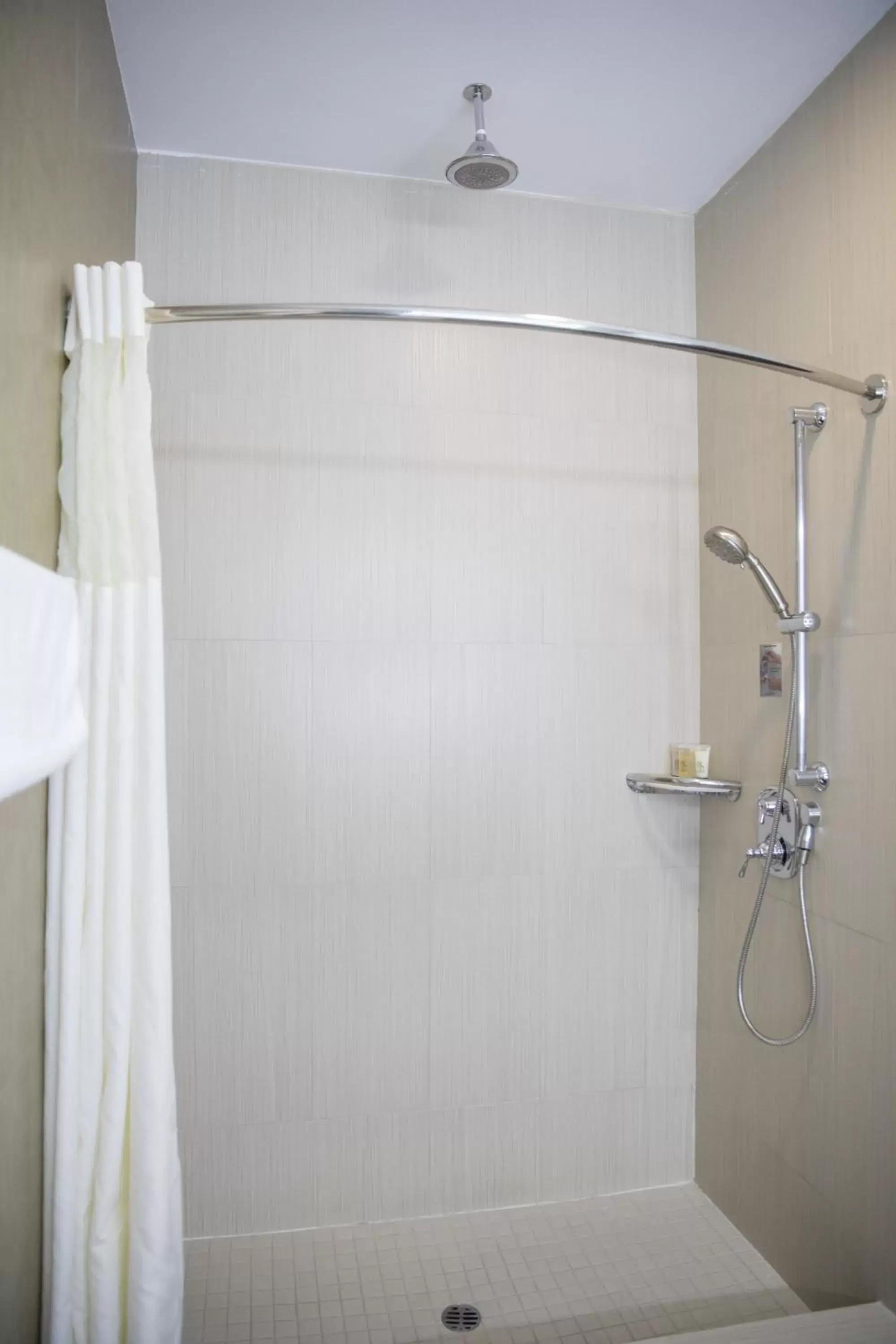 Shower, Bathroom in BLVD Hotel & Studios- Walking Distance to Universal Studios Hollywood
