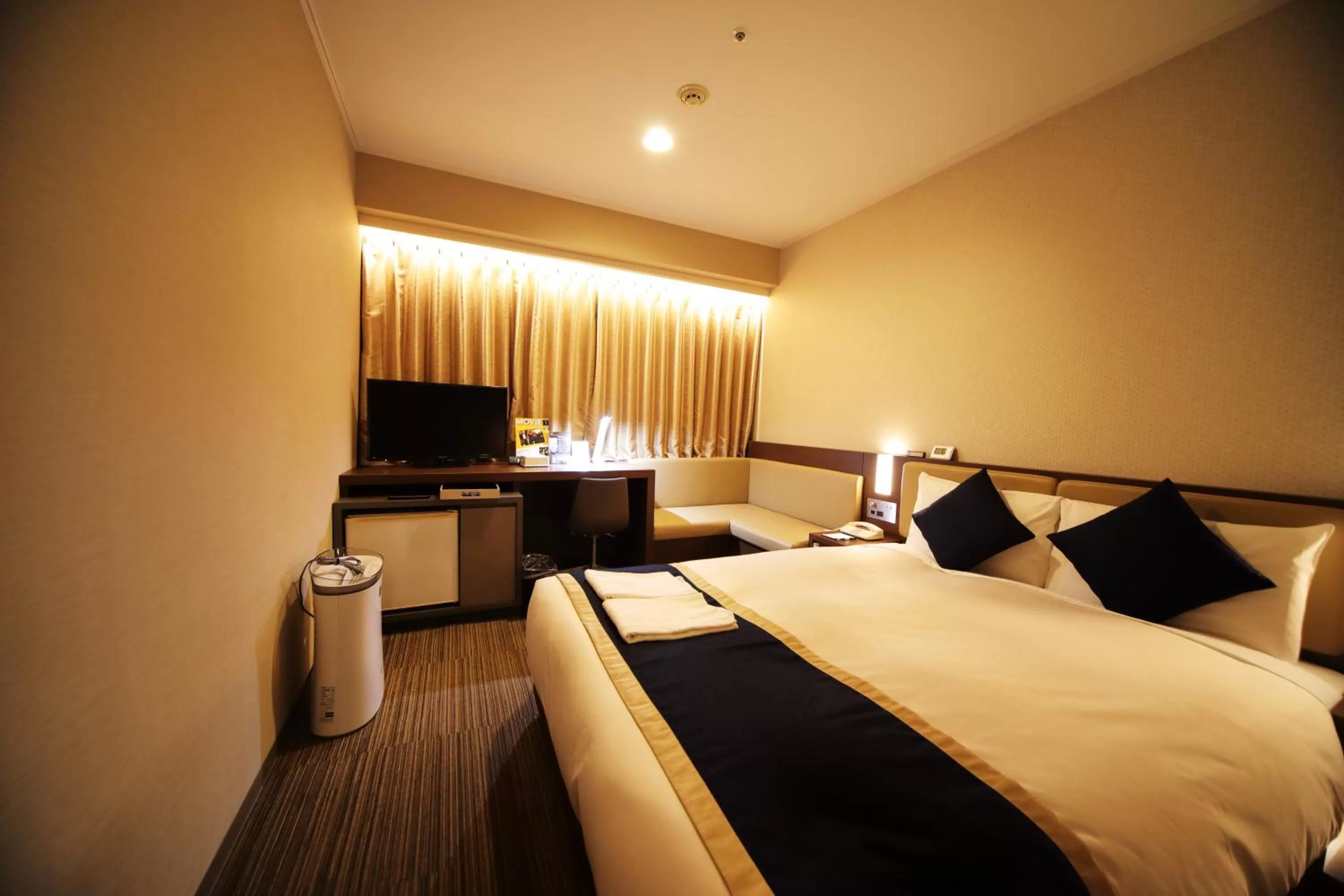 Bed in Hotel Sunroute Asakusa