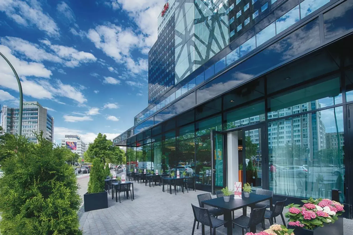Balcony/Terrace, Restaurant/Places to Eat in Riu Plaza Berlin