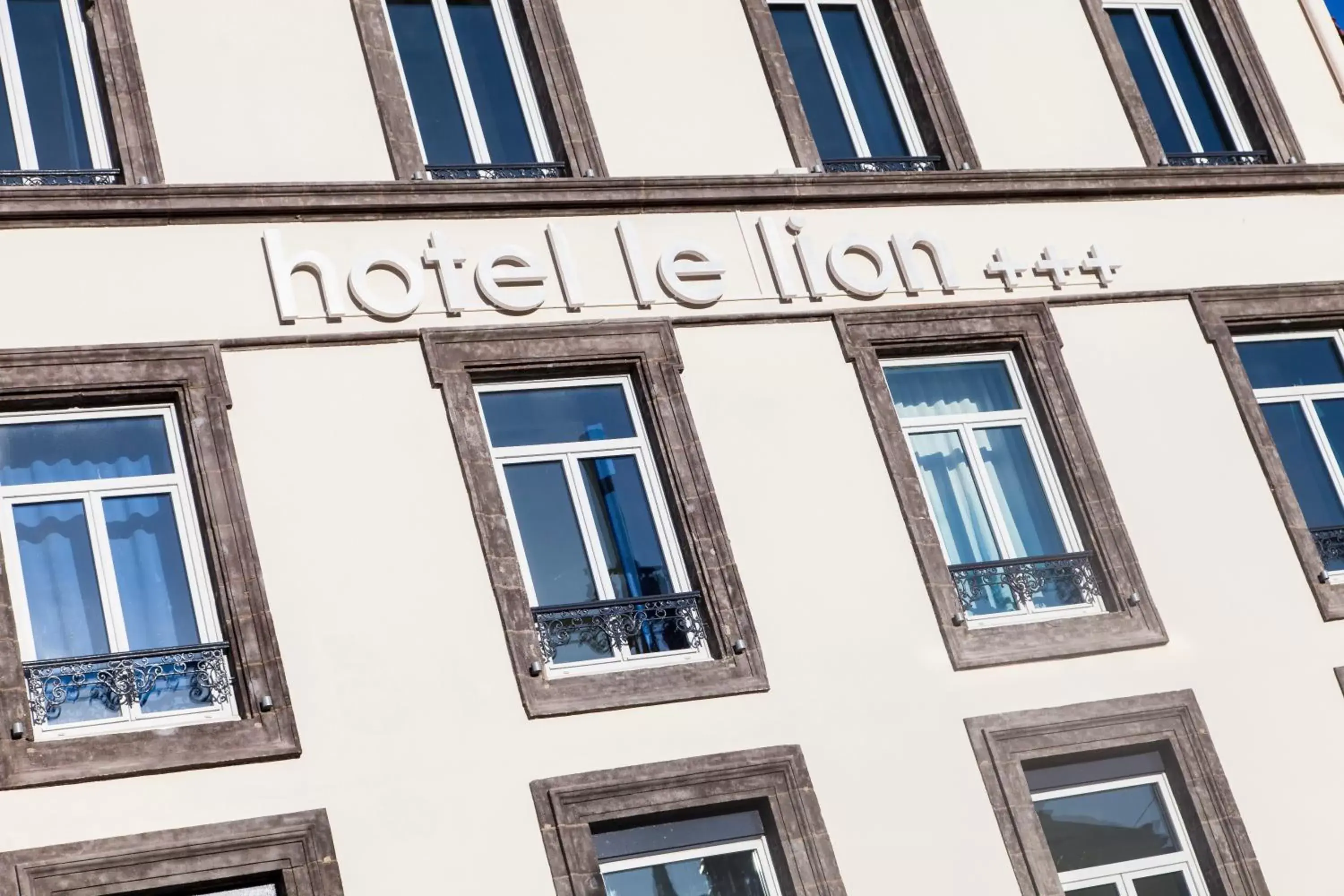 Facade/entrance, Property Building in The Originals Boutique, Hôtel Le Lion, Clermont-Ferrand