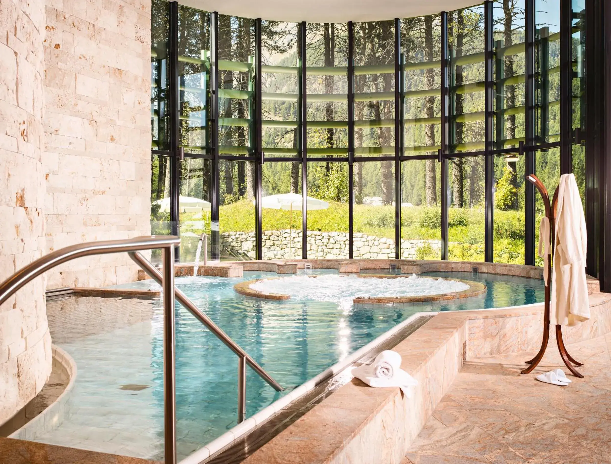 Hot Tub, Swimming Pool in Grand Hotel Kronenhof