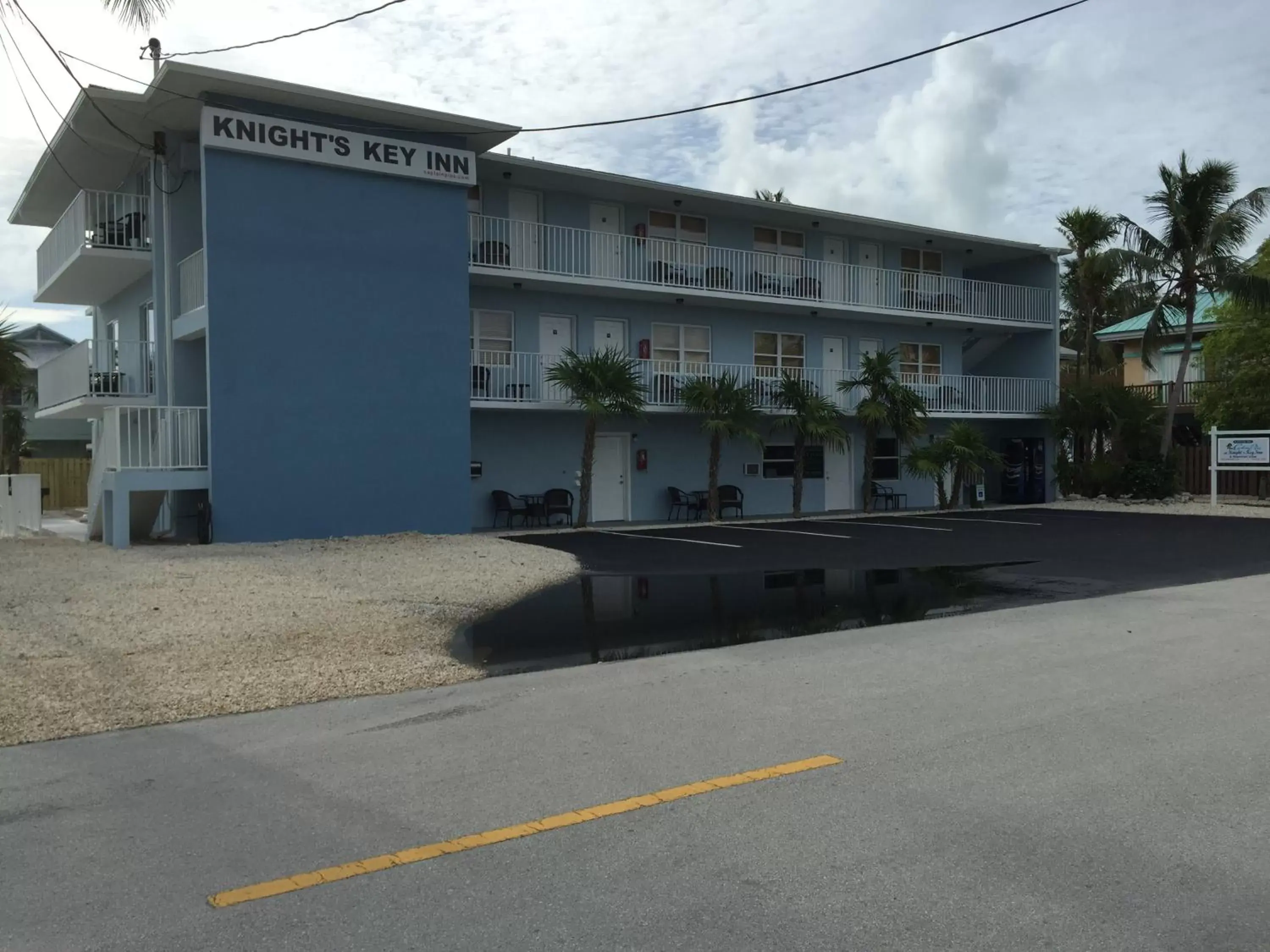 Property Building in Knight's Key Suites