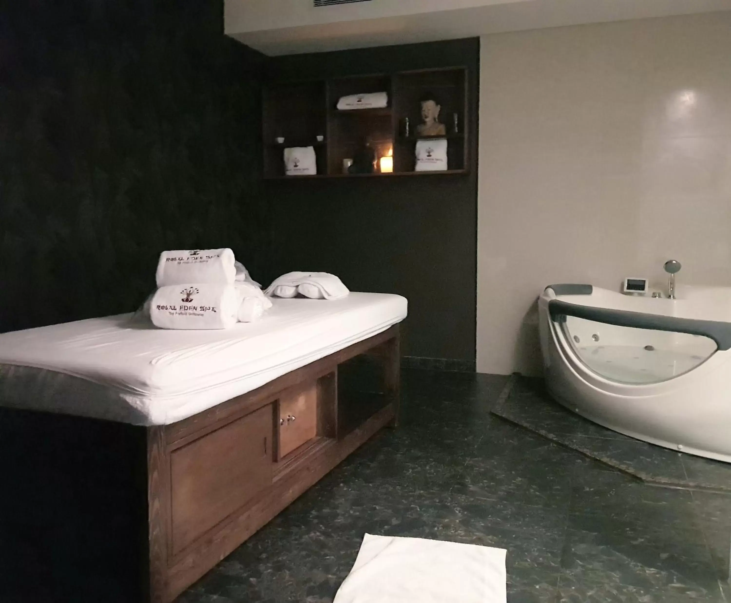 Massage, Bathroom in Royal Tulip Achrafieh
