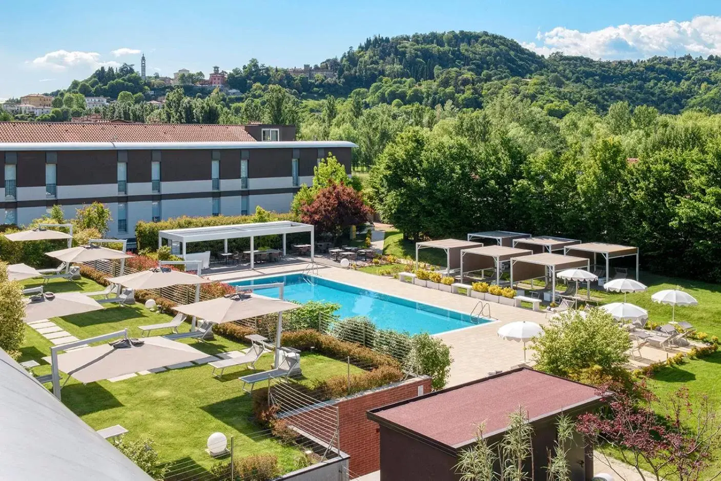 Swimming pool, Pool View in GHV Hotel