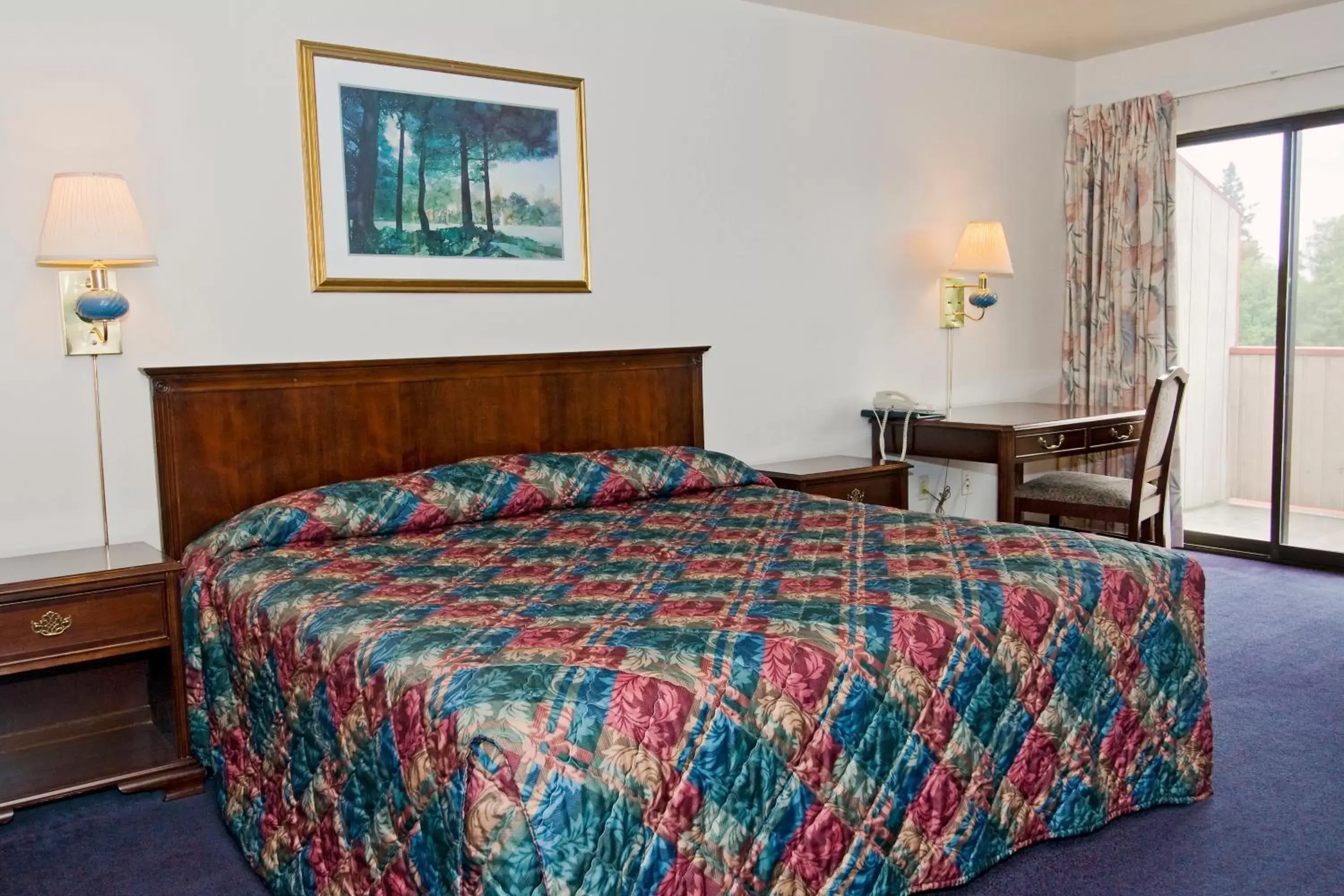 Bedroom, Bed in Sequim Bay Lodge