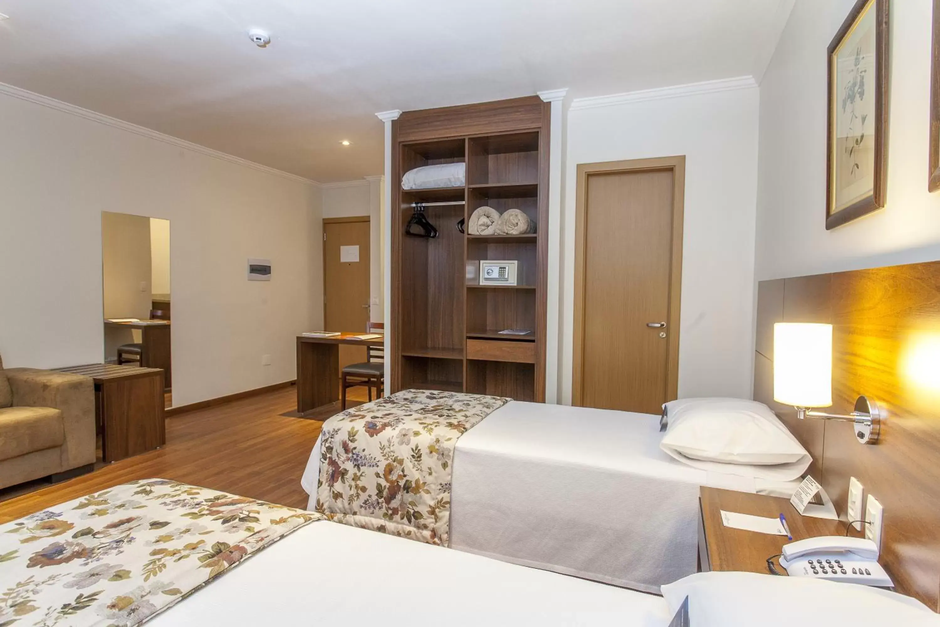 Photo of the whole room, Bed in São Carlos Marklin Suítes Photo of the whole room, Bed in São Carlos Marklin Suítes