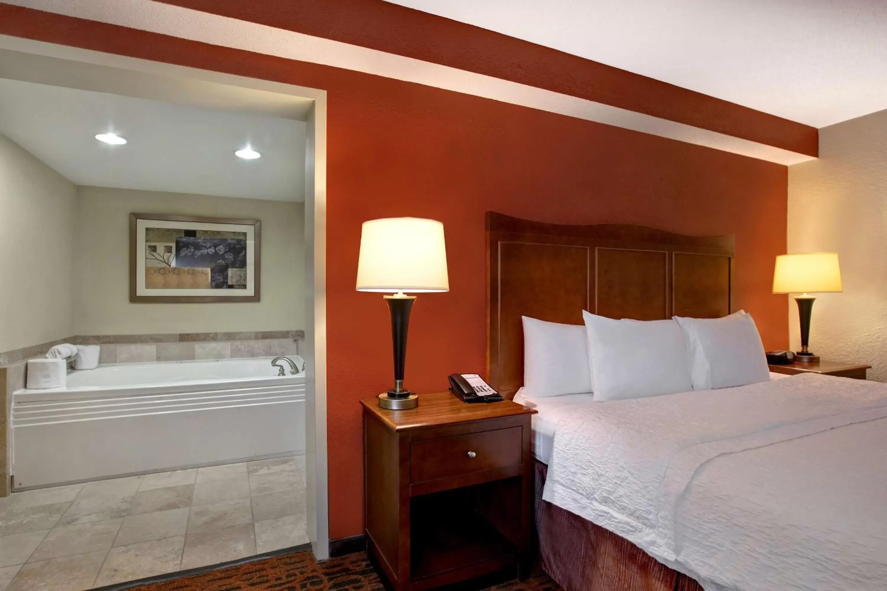 Bed in Hampton Inn Fort Wayne-Southwest