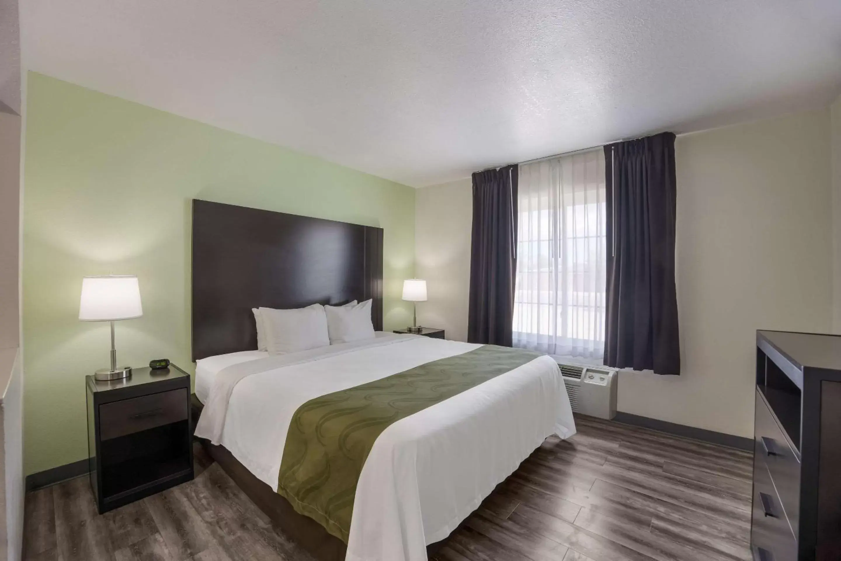 Photo of the whole room, Bed in Quality Inn & Suites