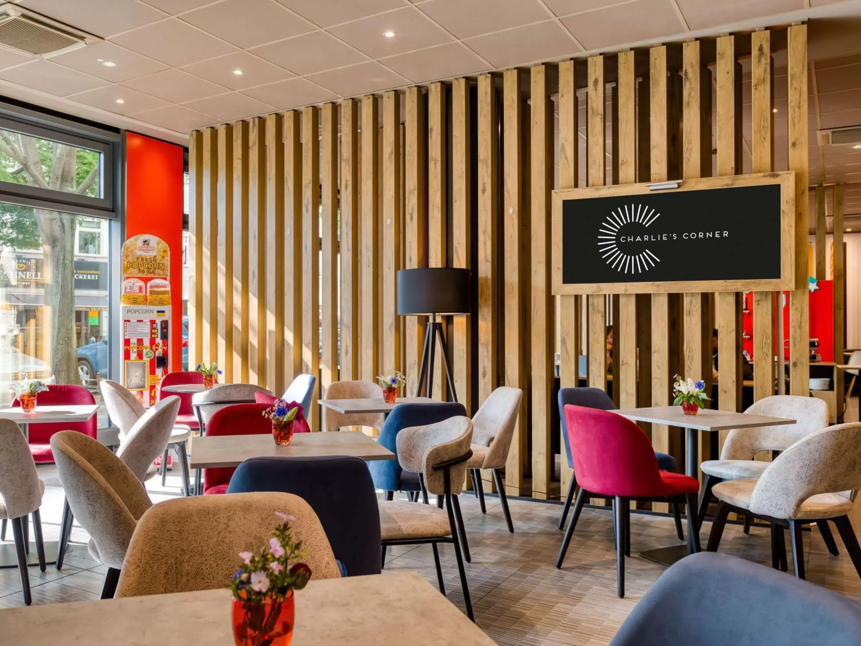Lounge or bar, Restaurant/Places to Eat in ibis Berlin Kurfuerstendamm