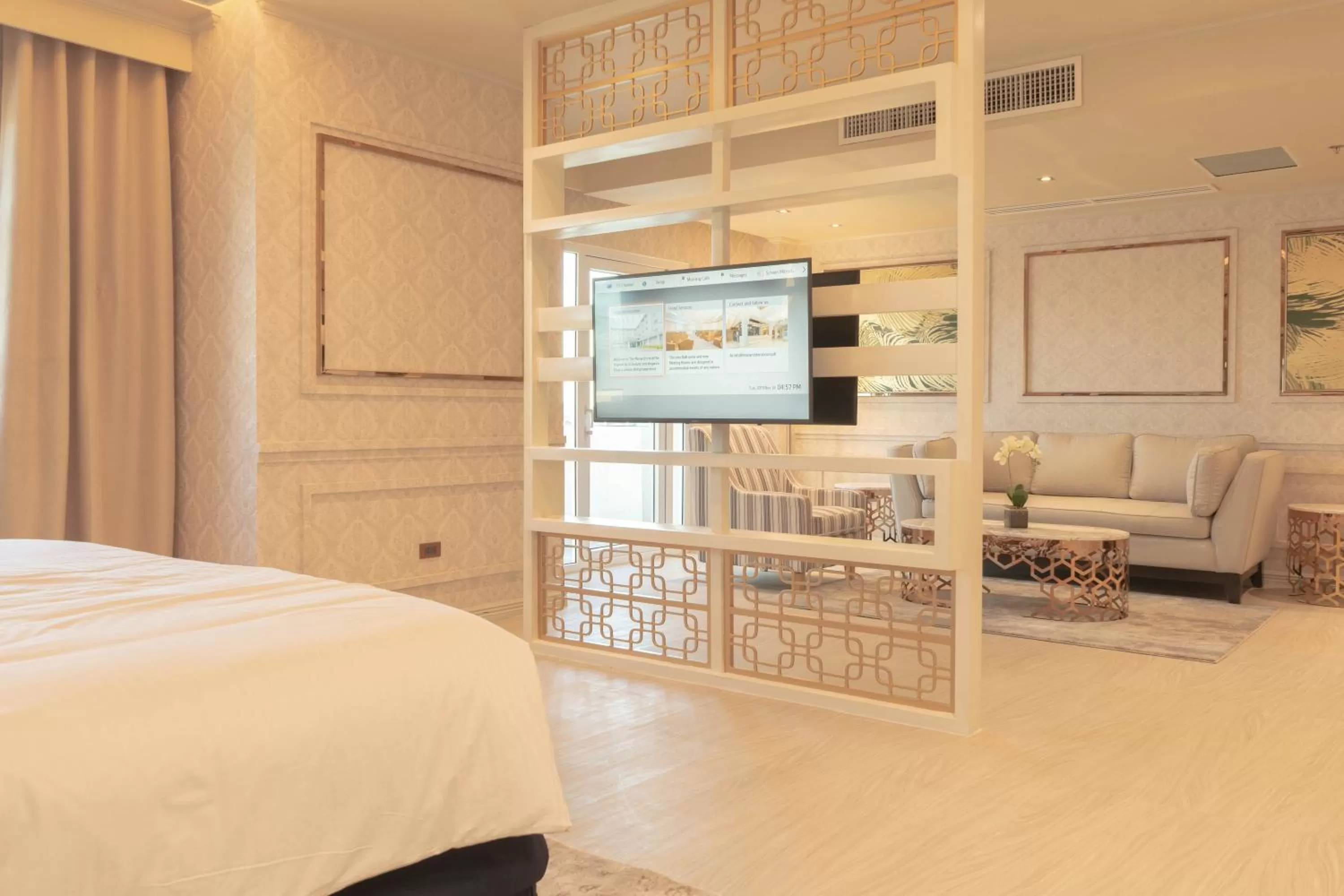 TV and multimedia, Bed in The Monarch Hotel