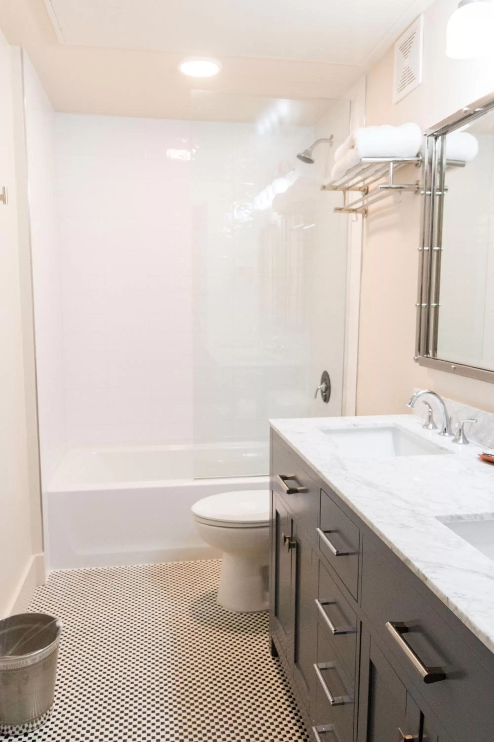 Bathroom in The Bishop Arts Hotel by Qresorts