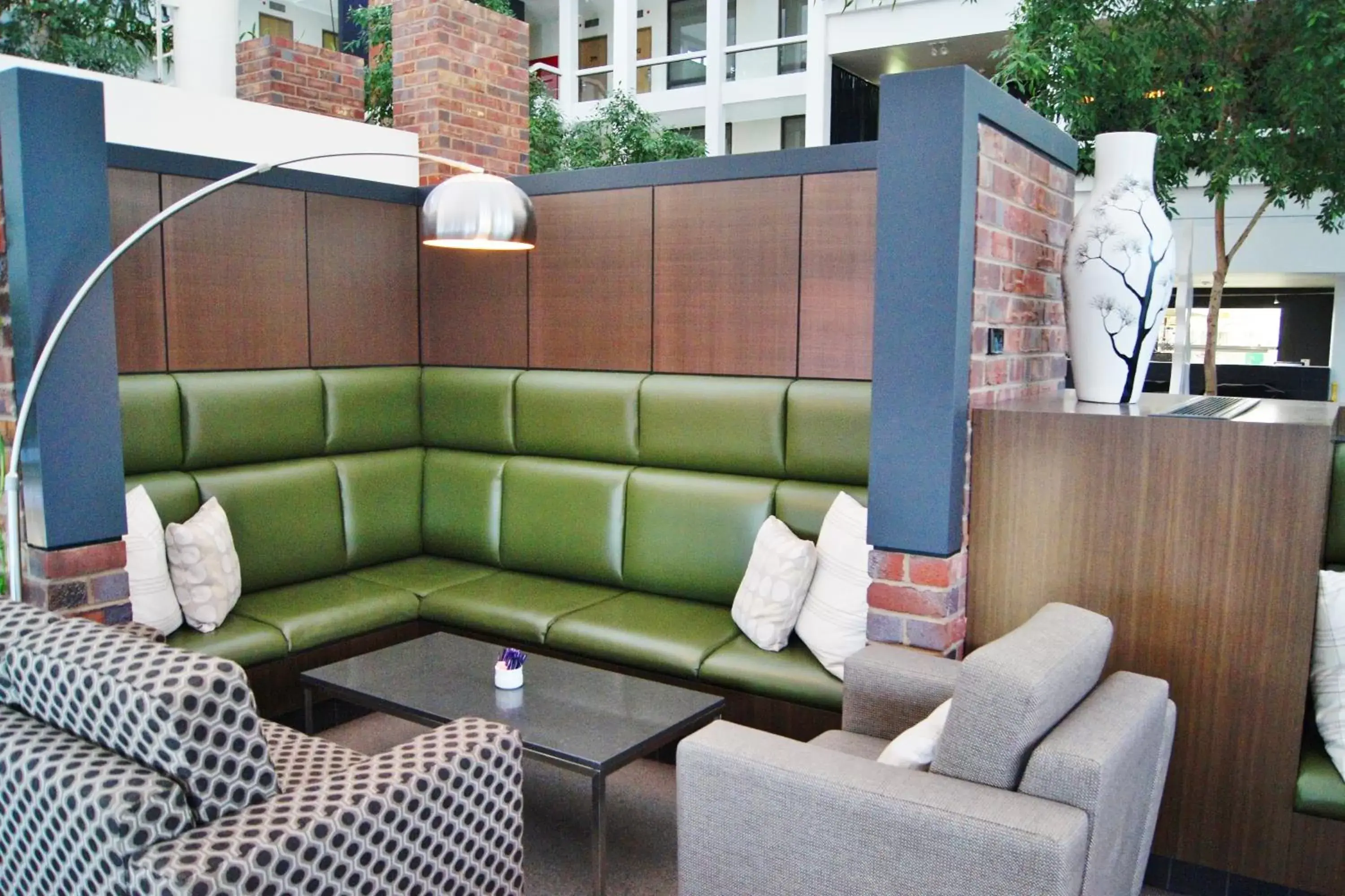 Lounge or bar, Seating Area in Mantra Pavilion Hotel Wagga