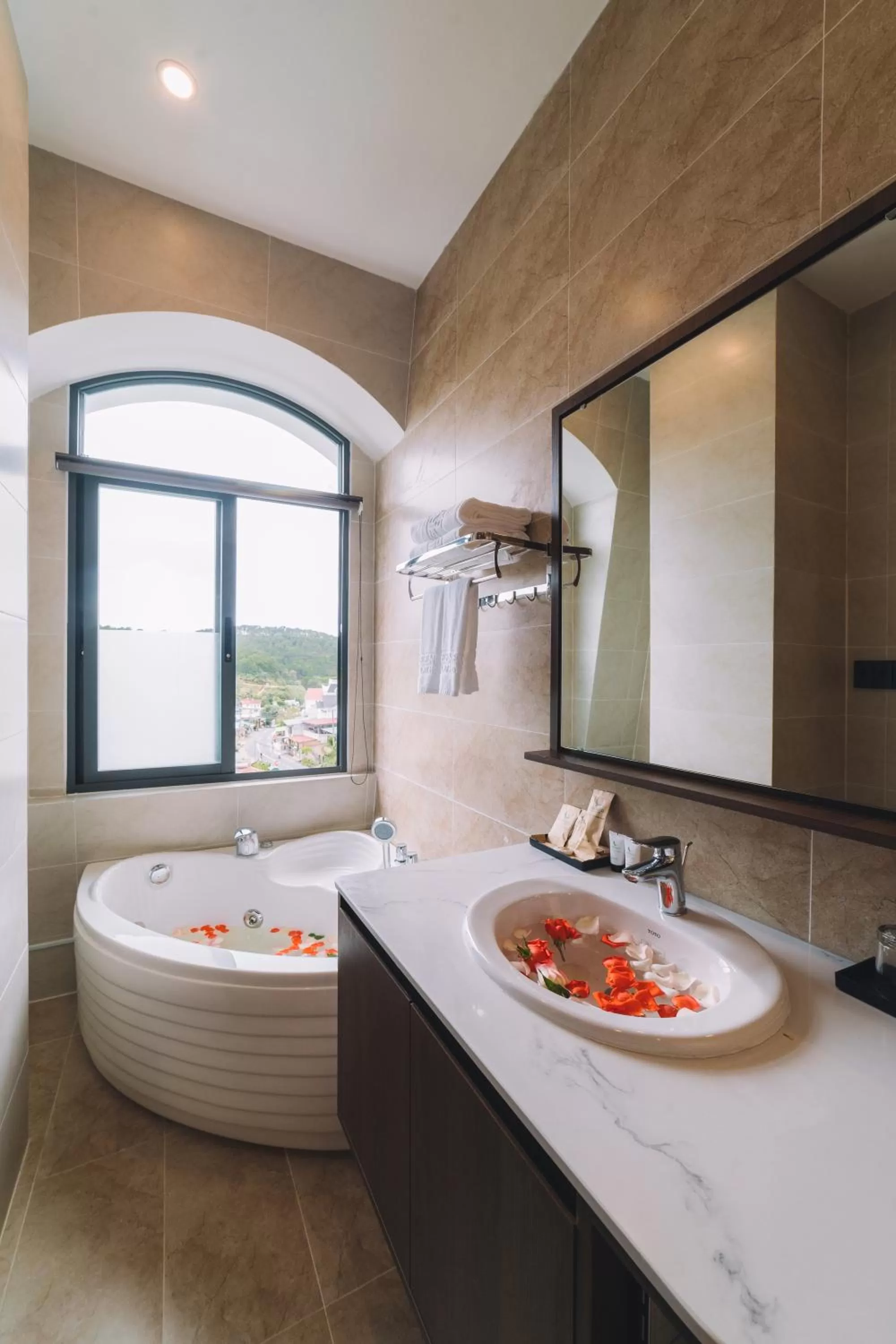 Shower in GREENECO DA LAT HOTEL - Khách sạn Green Eco Đà Lạt