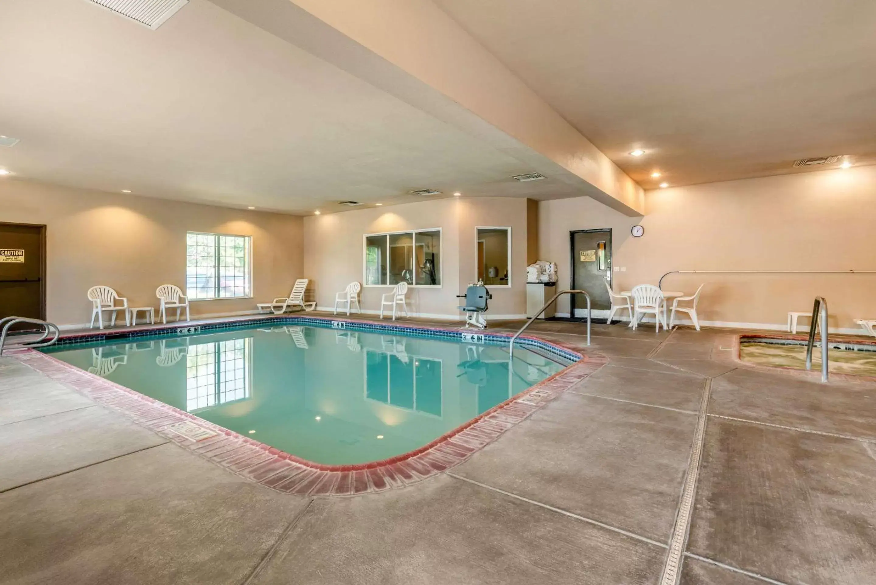On site, Swimming Pool in Comfort Inn & Suites Galt – Lodi North