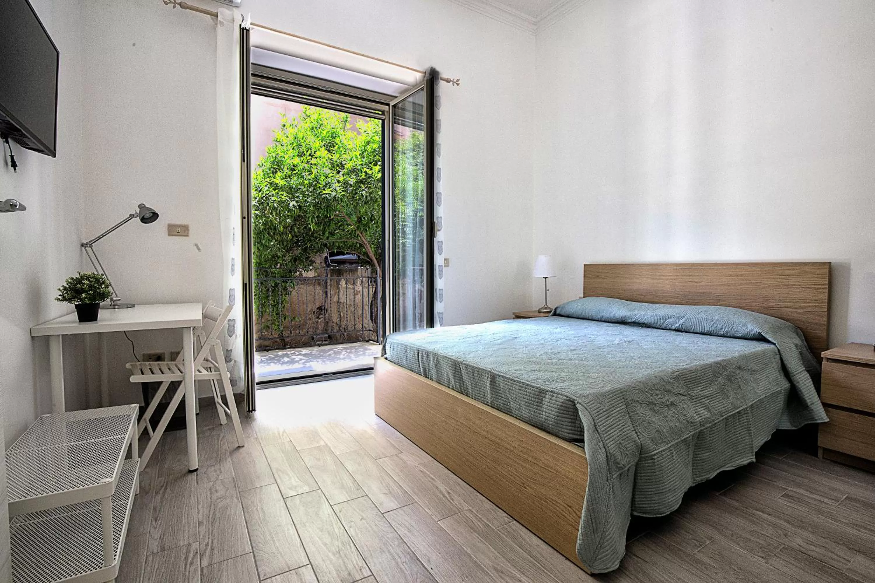 Bed in GARDEN HOUSE: APARTMENTS AND ROOMS FOR HOLIDAYS