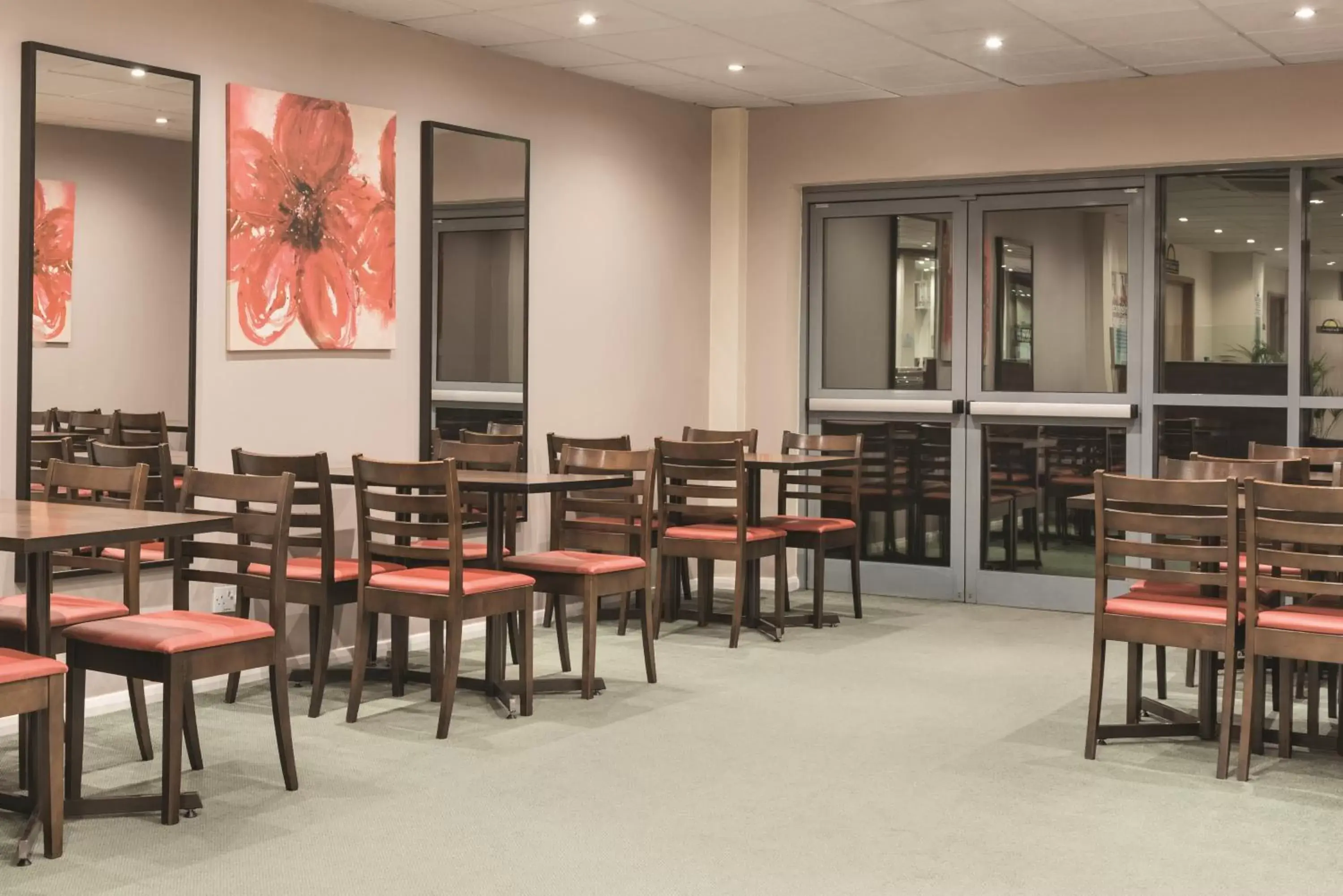 Restaurant/Places to Eat in Days Inn by Wyndham Donington