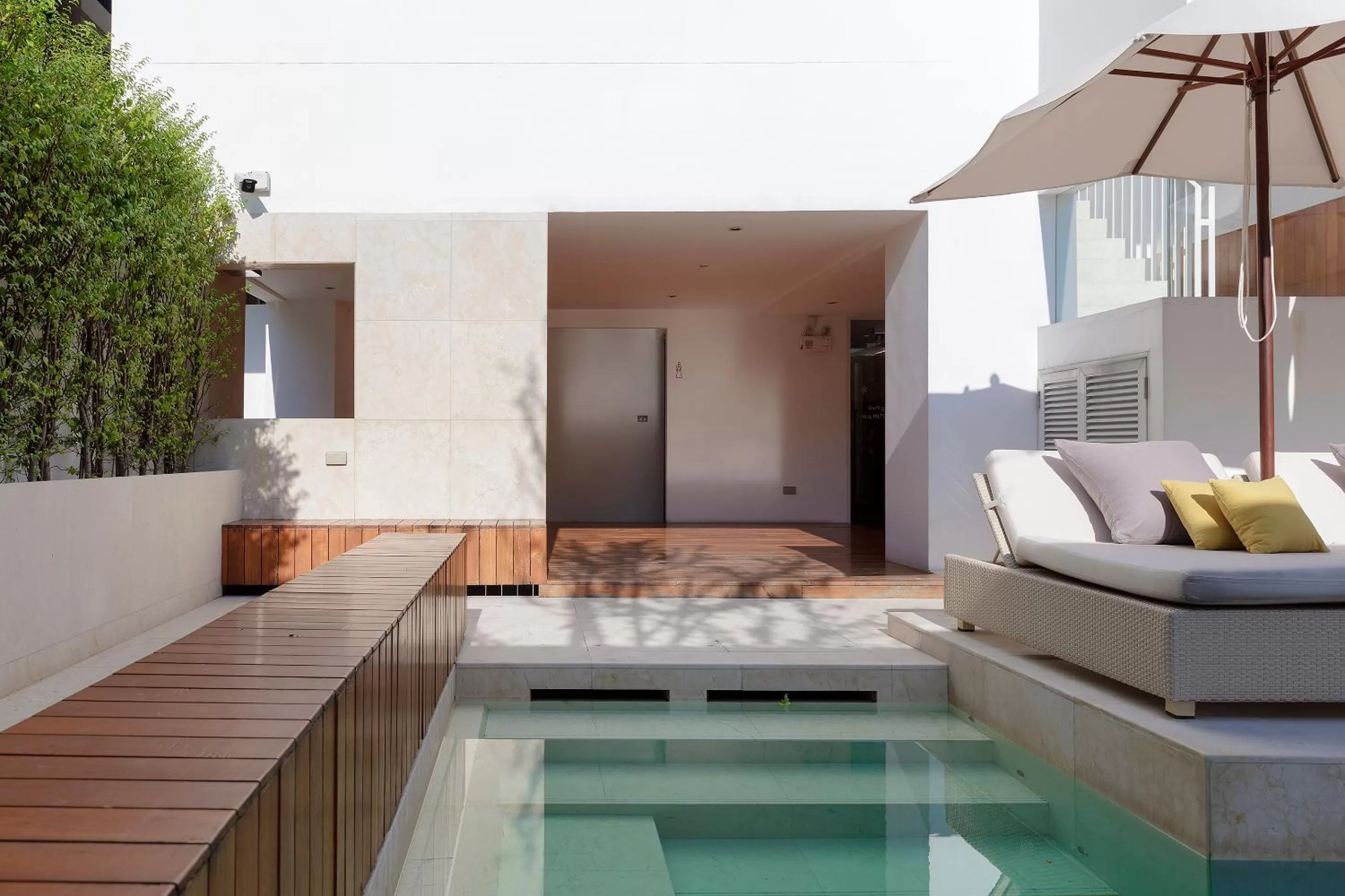 Swimming pool in twothree a homely hotel - SHA Extra Plus