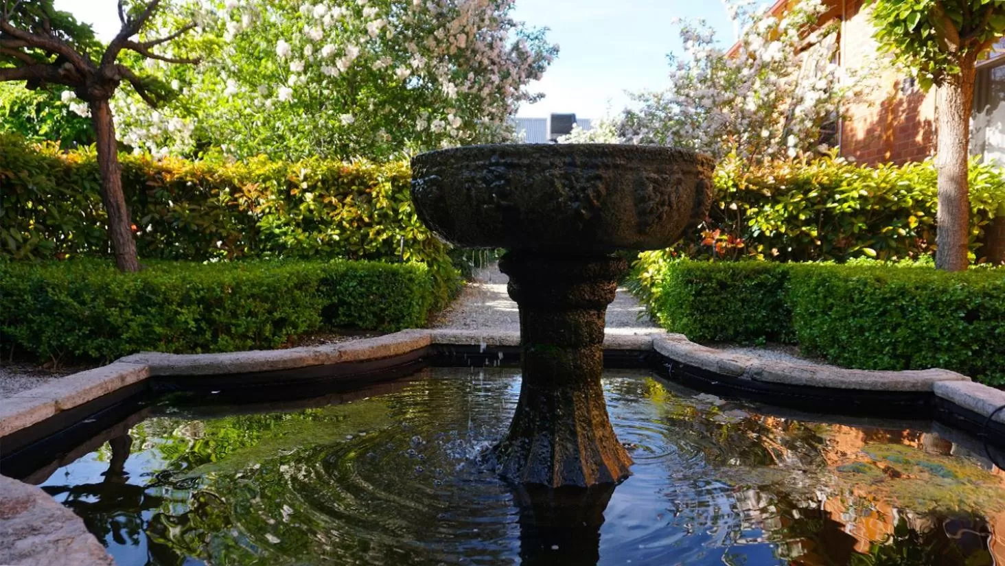 Garden in Howlong Old Post Office Luxury Suite