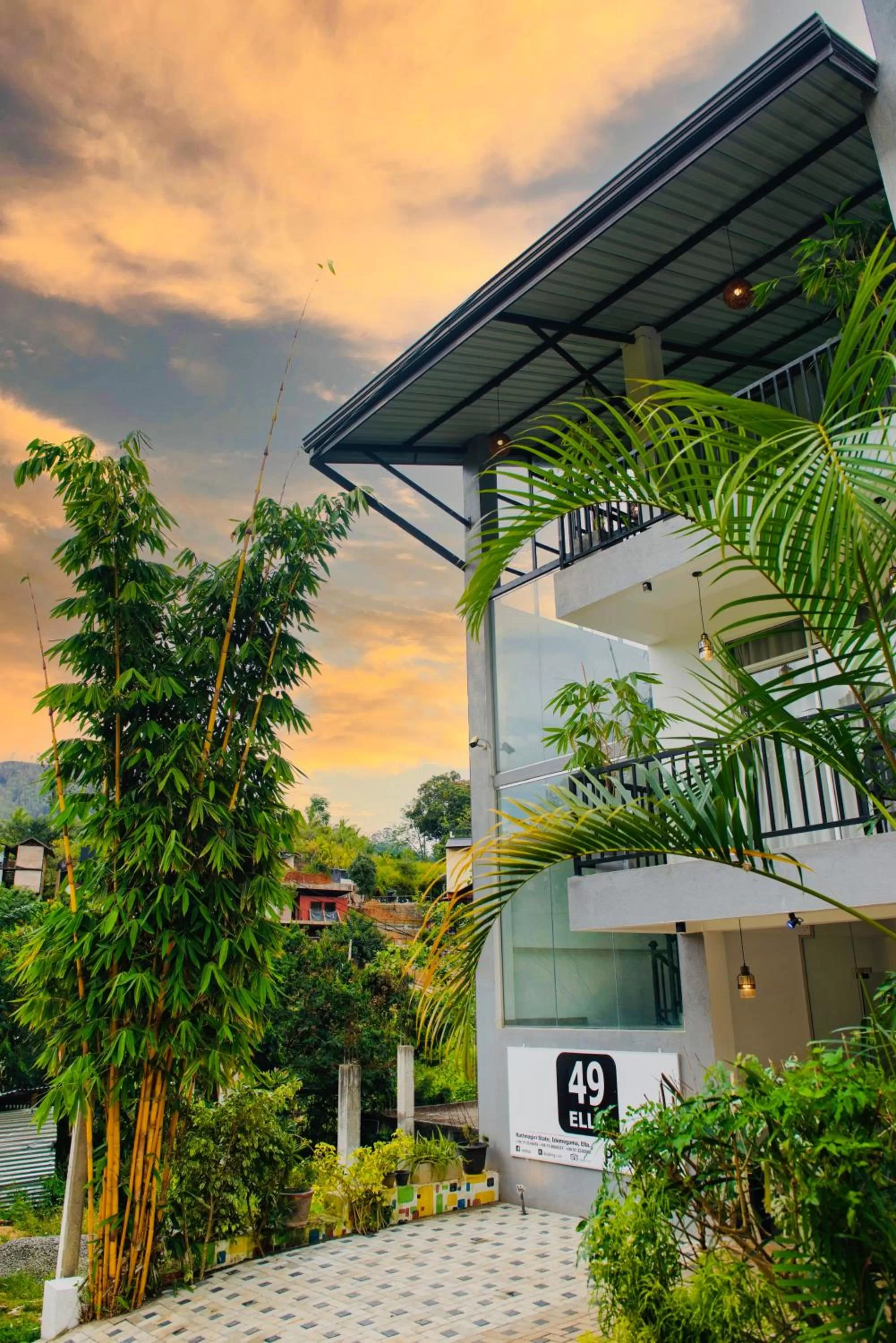 Property building in 49 Ella