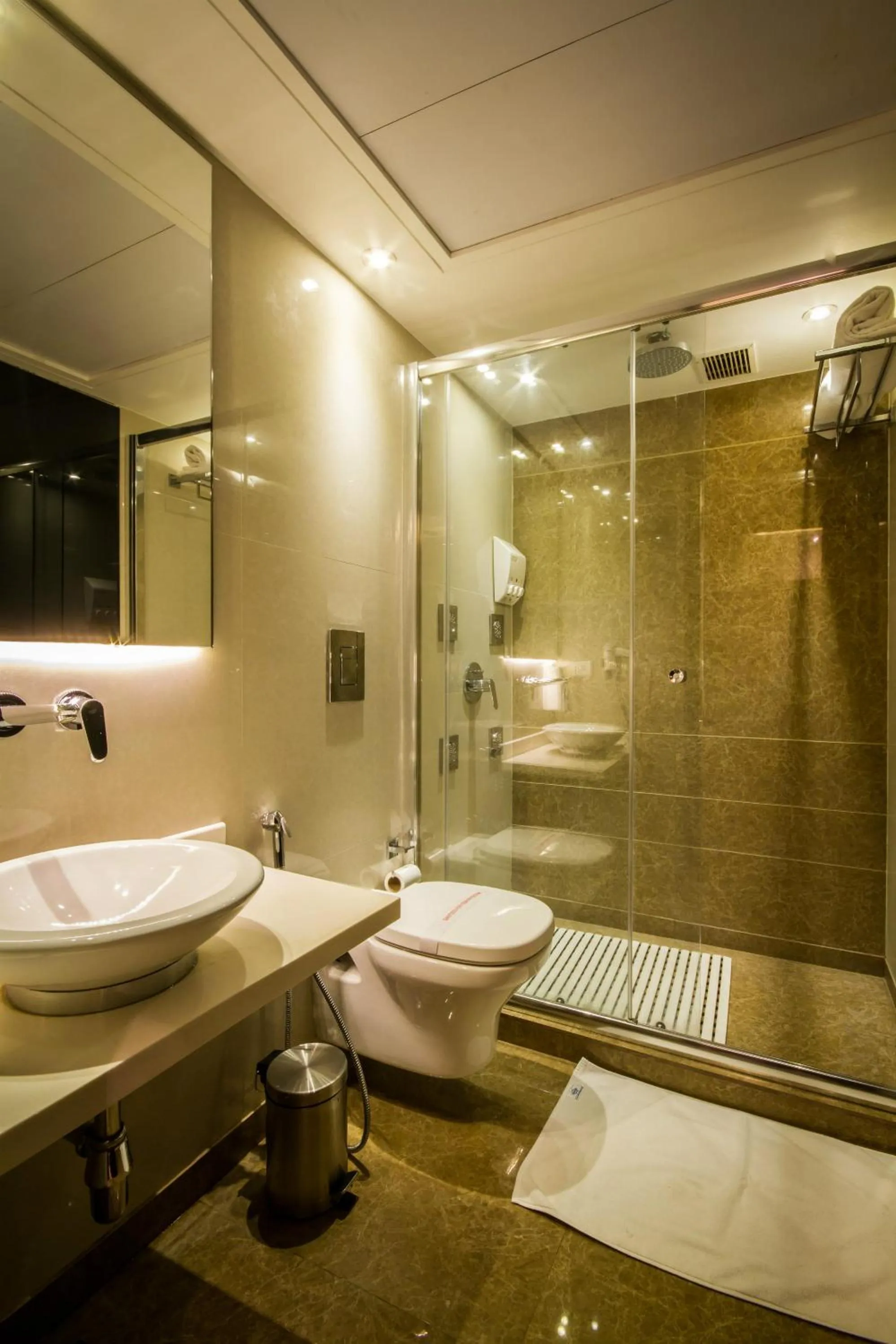 Bathroom in Hotel Grand Godwin - Near New Delhi Railway Station - Paharganj