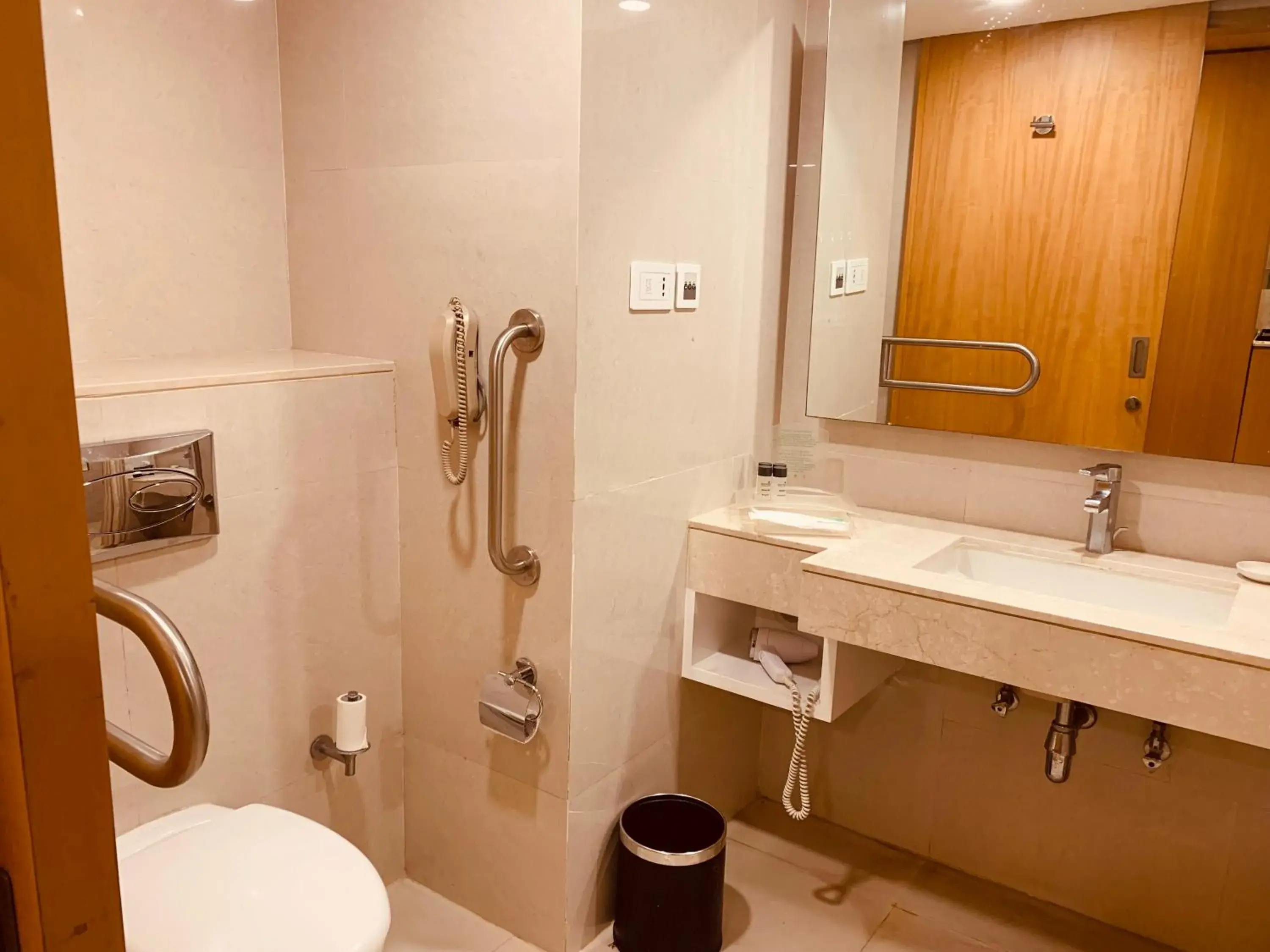 Toilet, Bathroom in Holiday Inn Amritsar Ranjit Avenue, an IHG Hotel