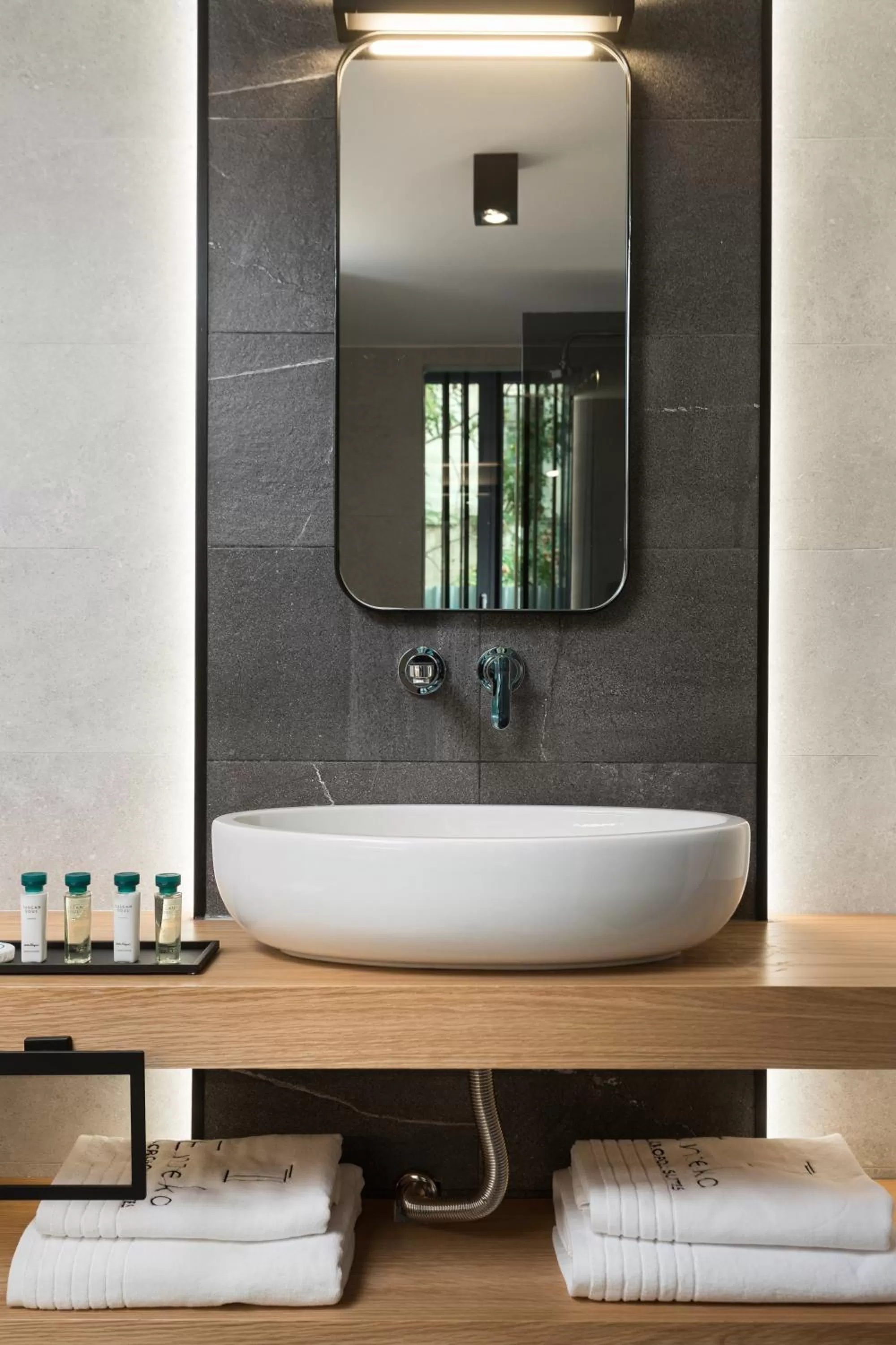 Bathroom in 11 Enteka Acropolis Suites