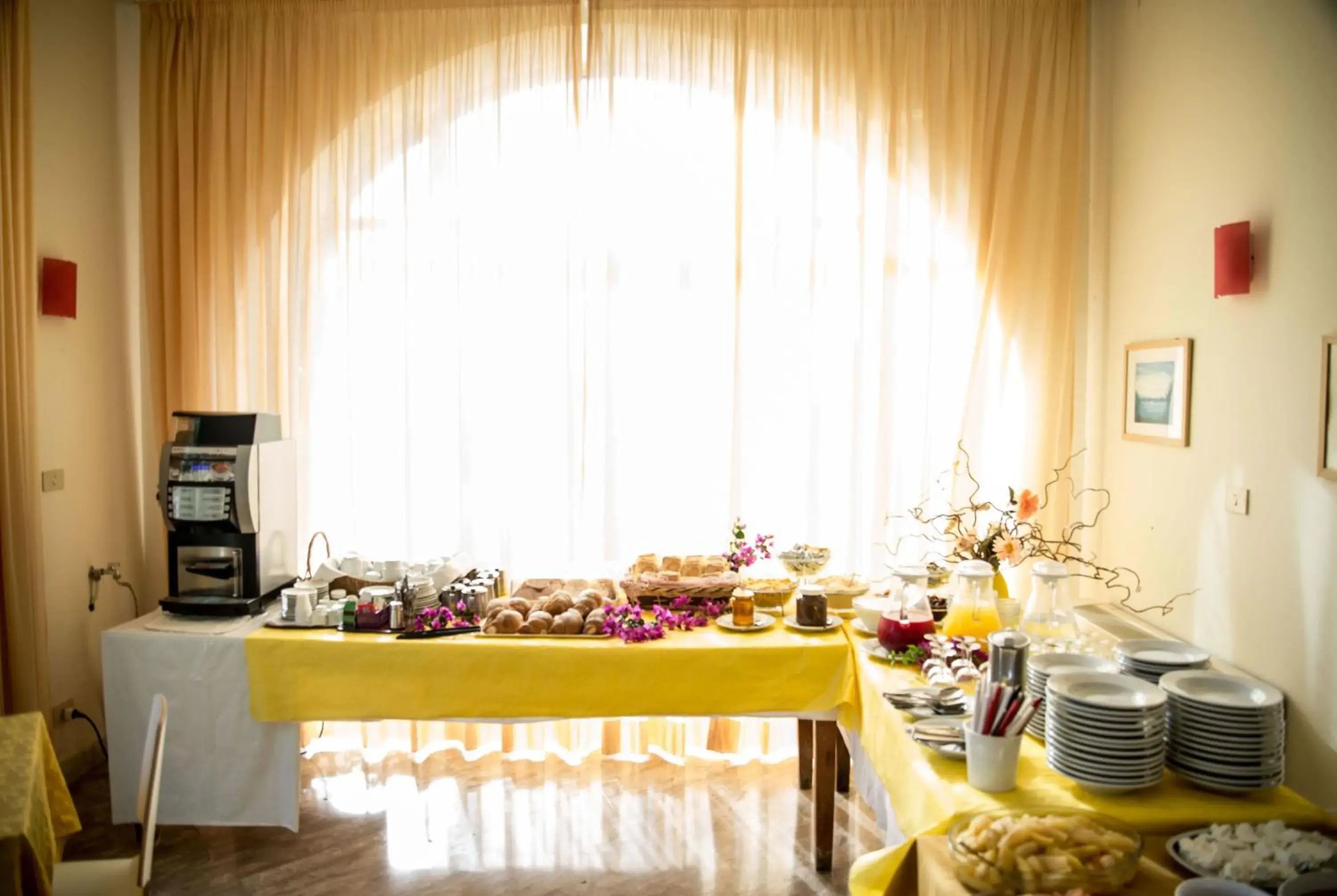 Buffet breakfast, Banquet Facilities in Hotel Internazionale