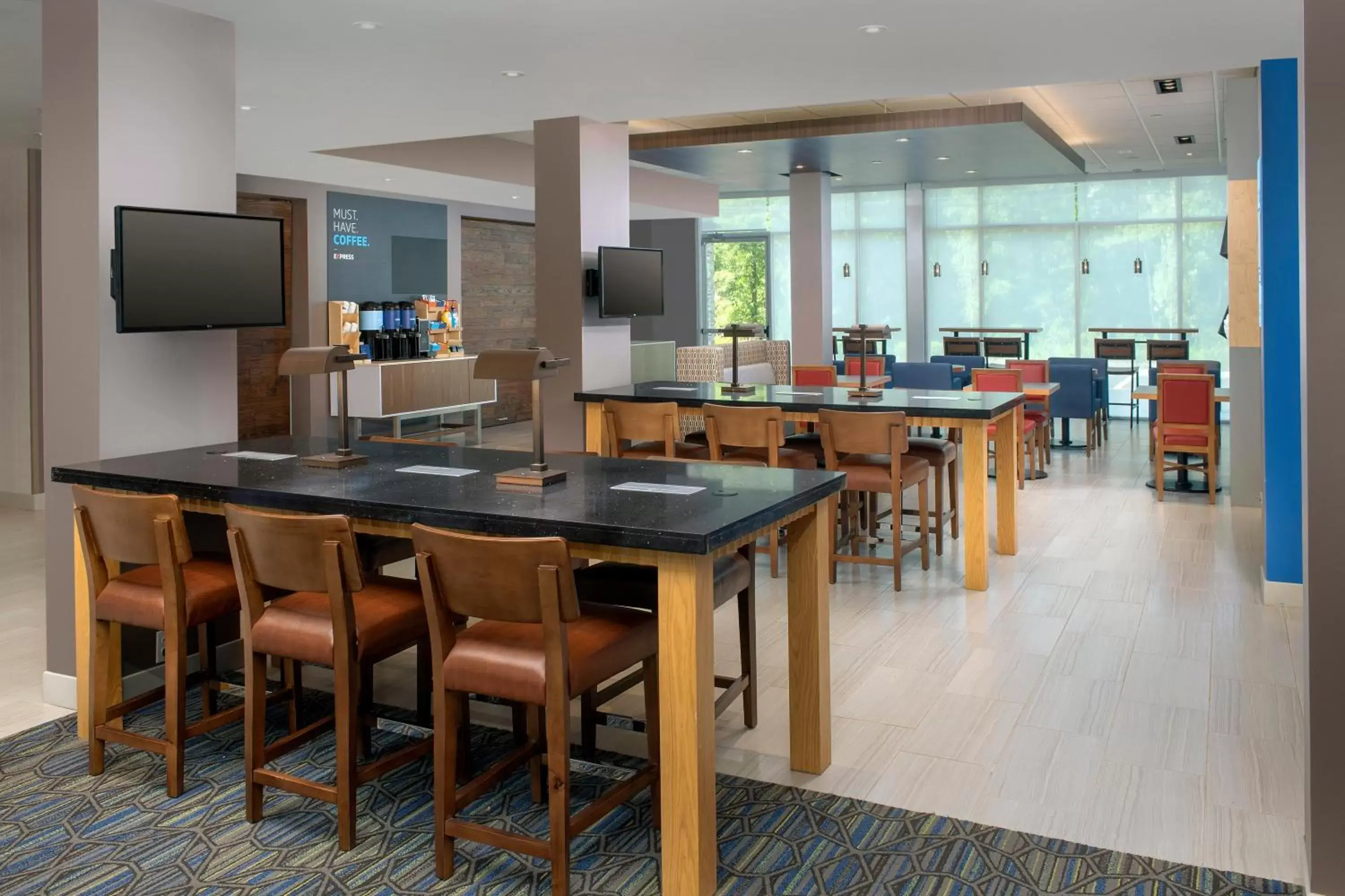 Breakfast, Lounge/Bar in Holiday Inn Express & Suites - North Brunswick, an IHG Hotel