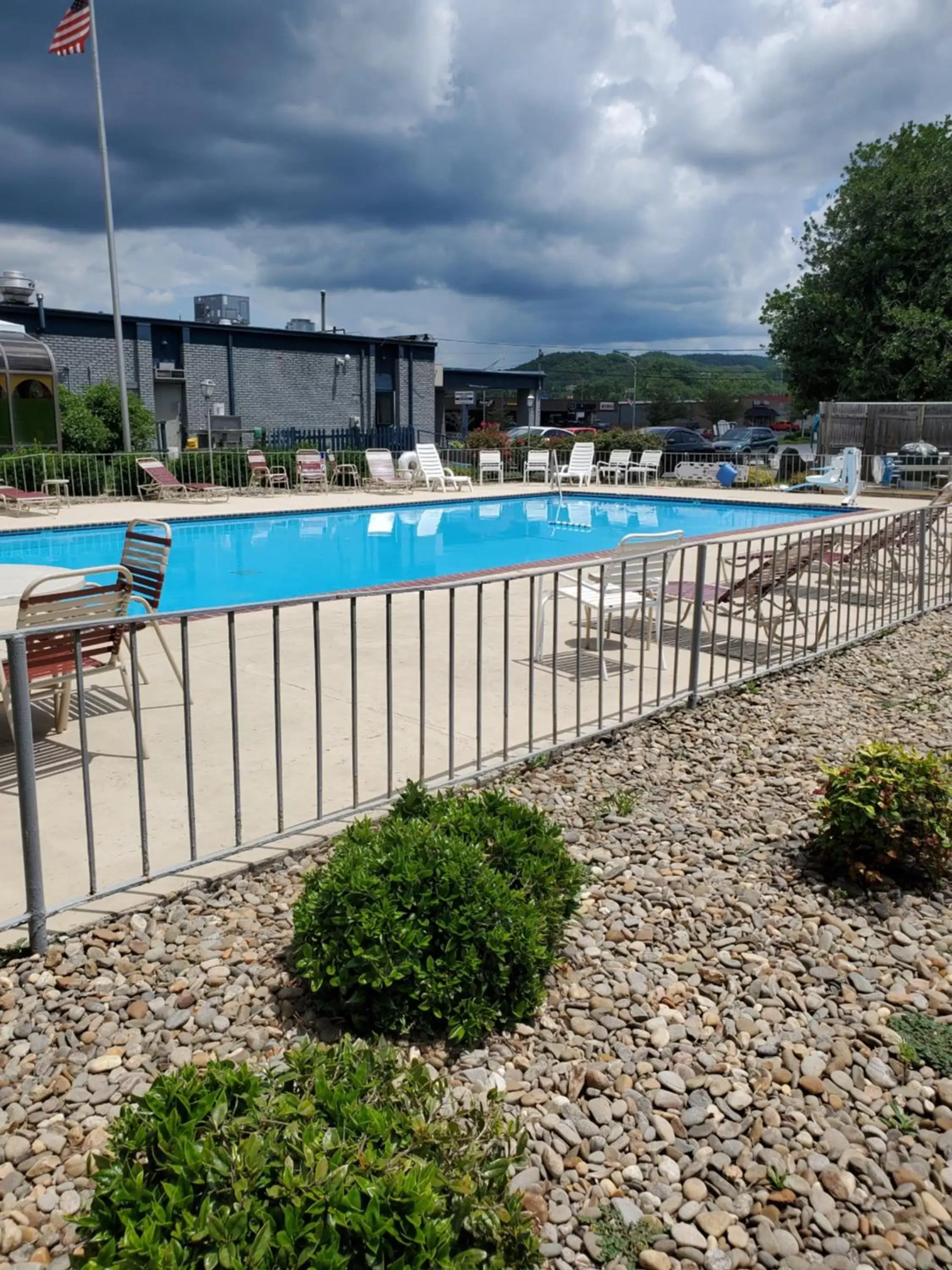 Swimming Pool in Suburban Studios Middlesboro