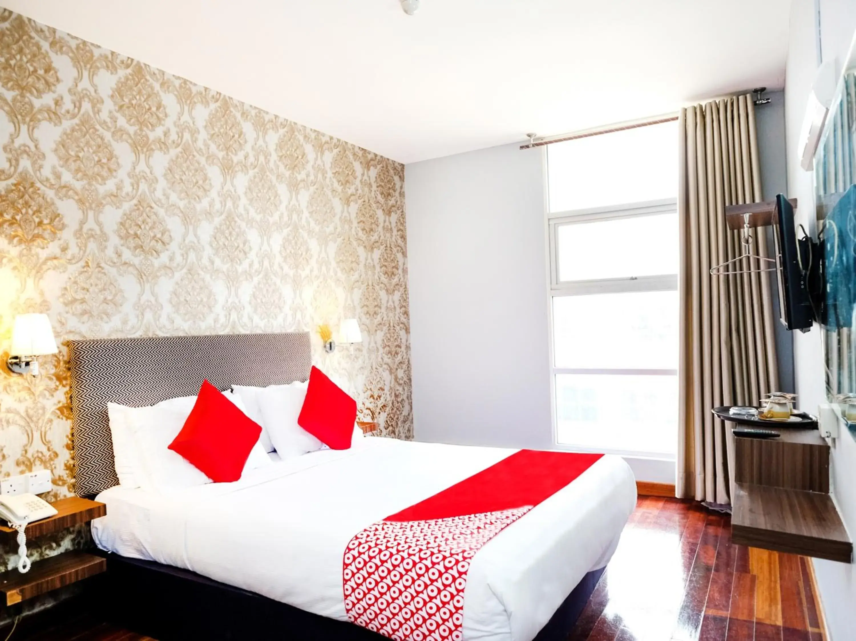 Bedroom, Bed in Super OYO 546 Grand City Hotel