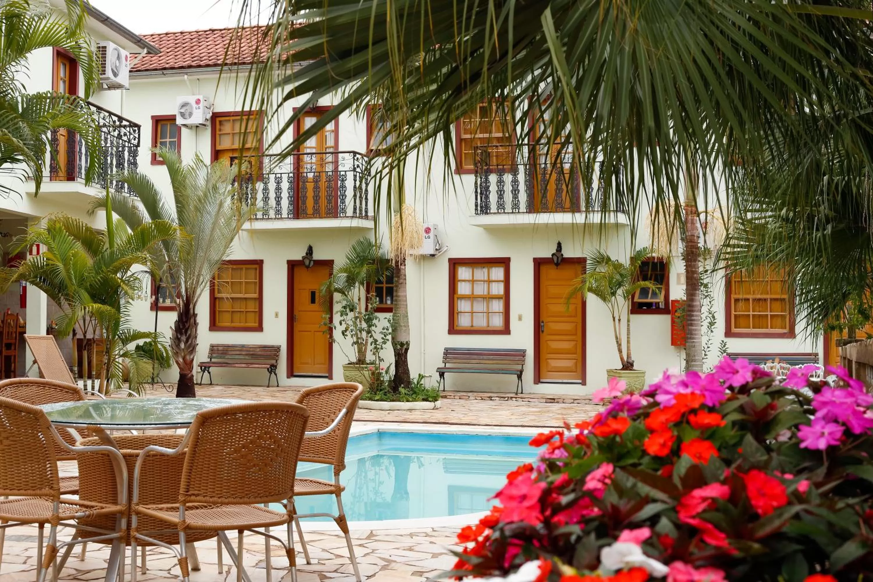 Swimming pool in Pousada Neuza Barbosa