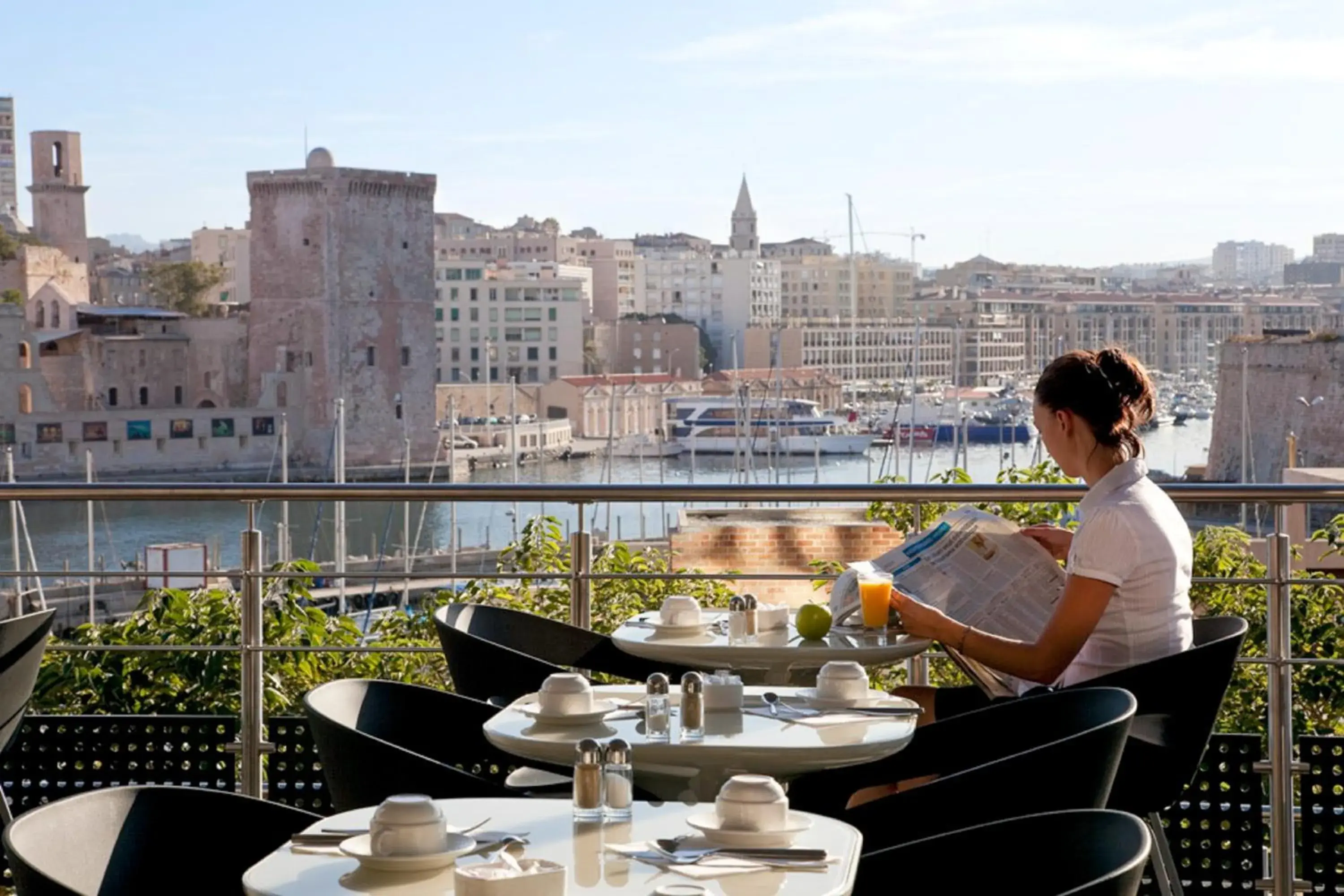 Balcony/Terrace, Restaurant/Places to Eat in Novotel Marseille Vieux Port