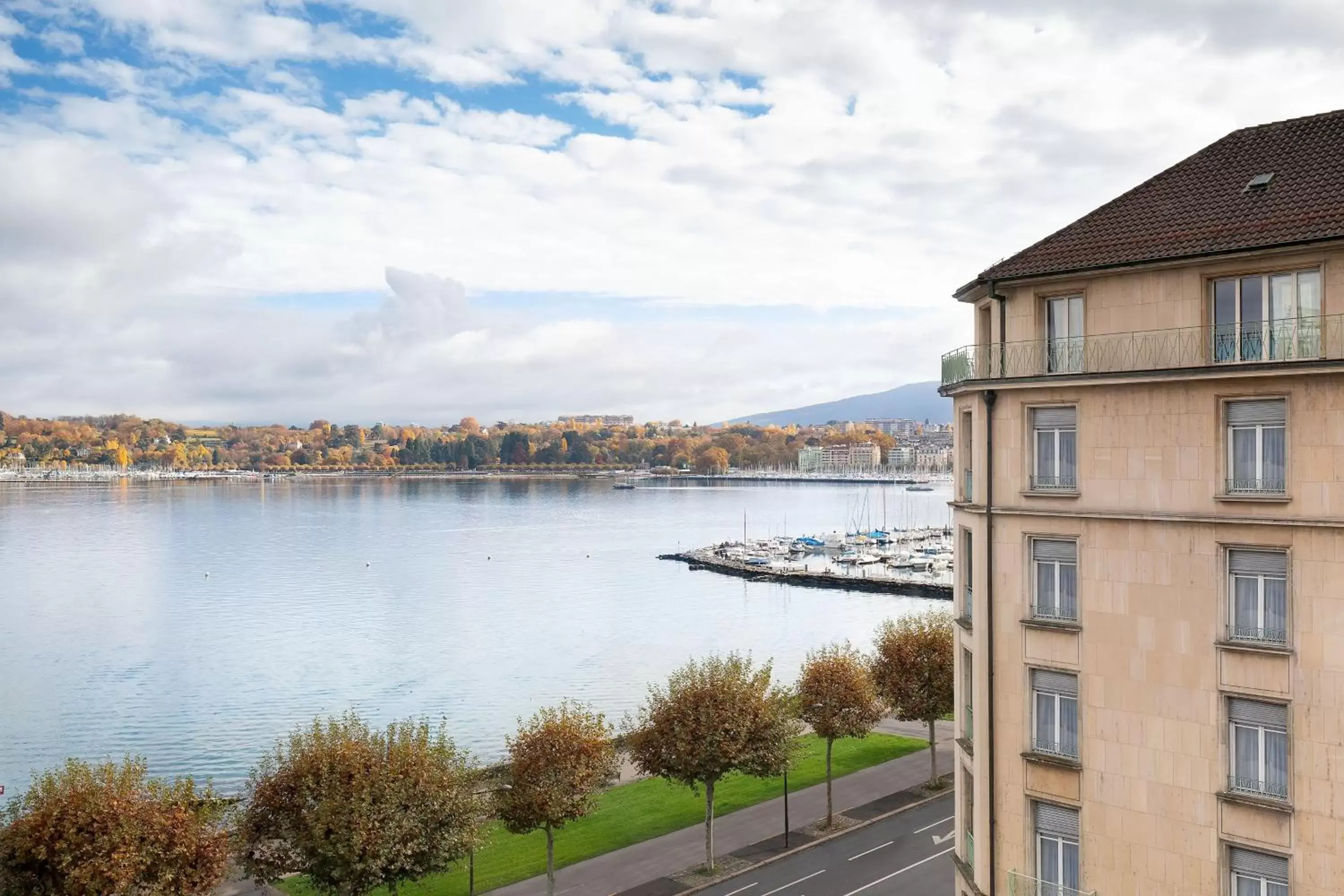 Photo of the whole room, River View in Hotel President Wilson, a Luxury Collection Hotel, Geneva